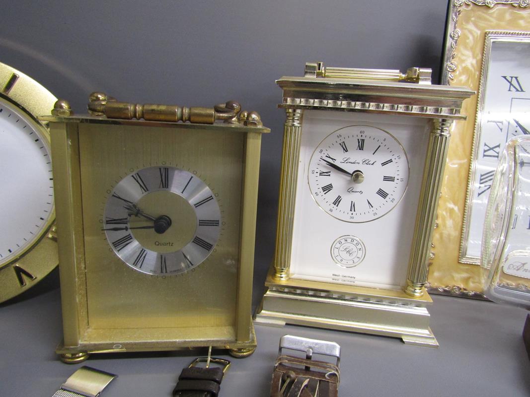 Collection of clocks, watches, cufflinks and glassware includes etched crystals of Rome, 'Victory' - Image 5 of 6