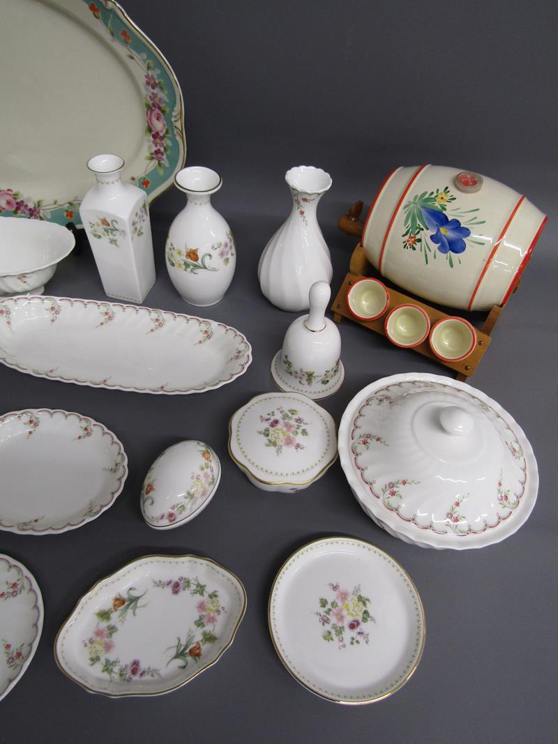 Lilac Wedgwood trinket tray, Pink Garland and Mirabelle trinket trays, miniature vases etc, Bavarian - Image 4 of 7