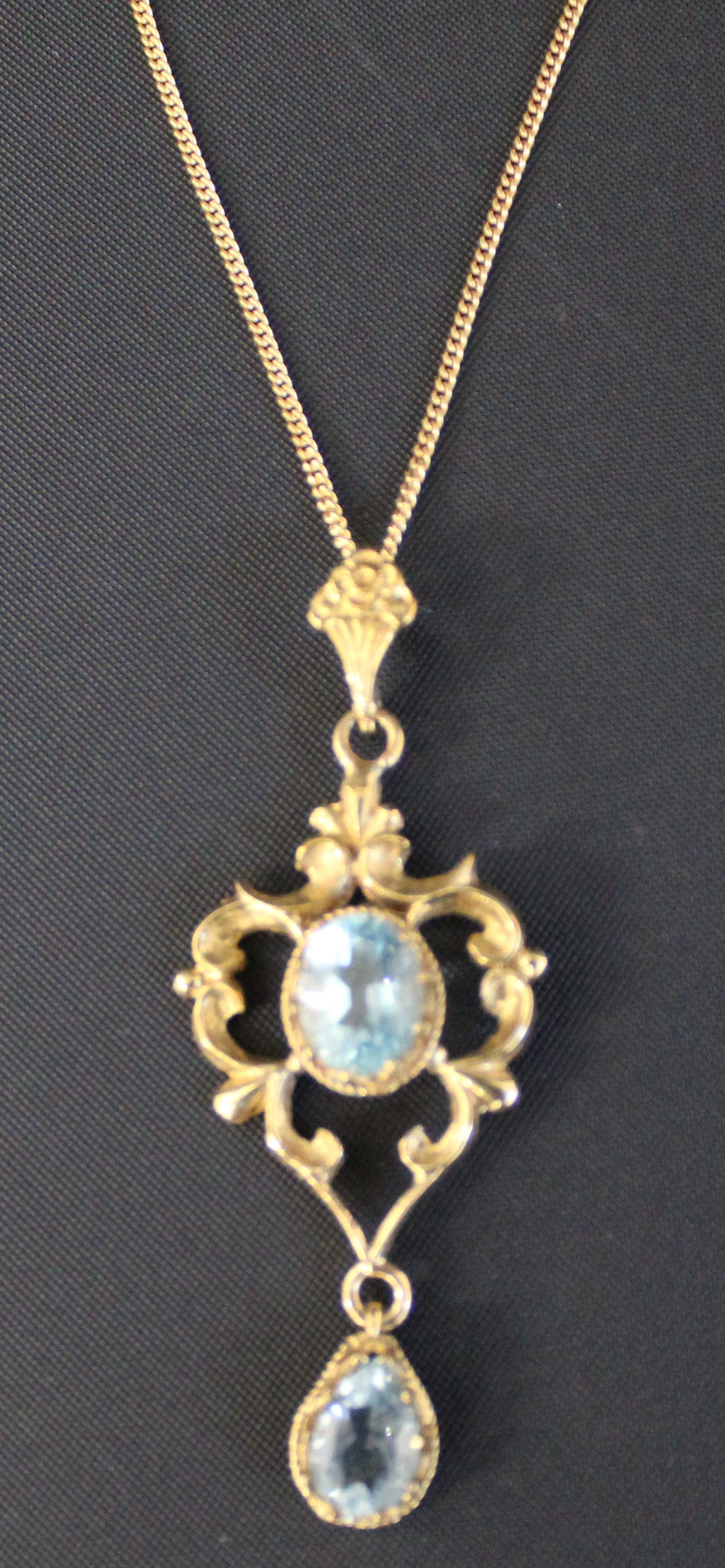 Tested as 9ct gold aquamarine pendant (4.80g) on 9ct gold chain (2.26g) - Image 2 of 3