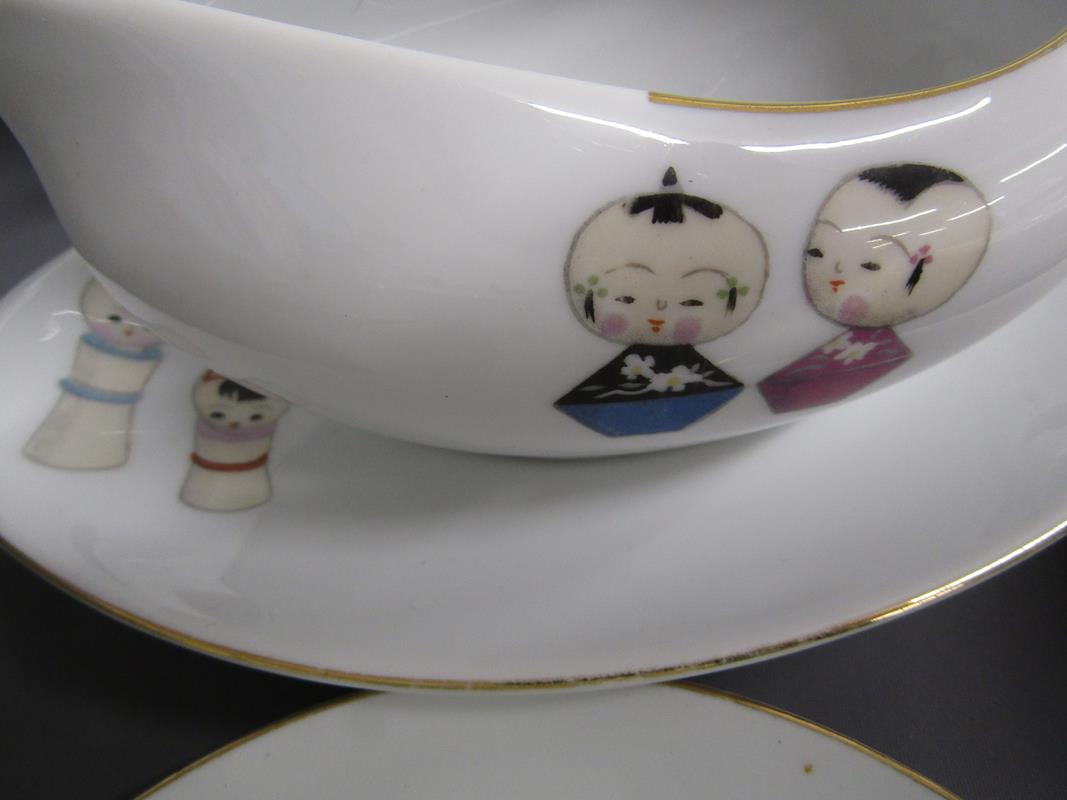 Meito Oriental design dinner service includes platters, tea cups and saucers, plates, side plates ( - Image 9 of 11