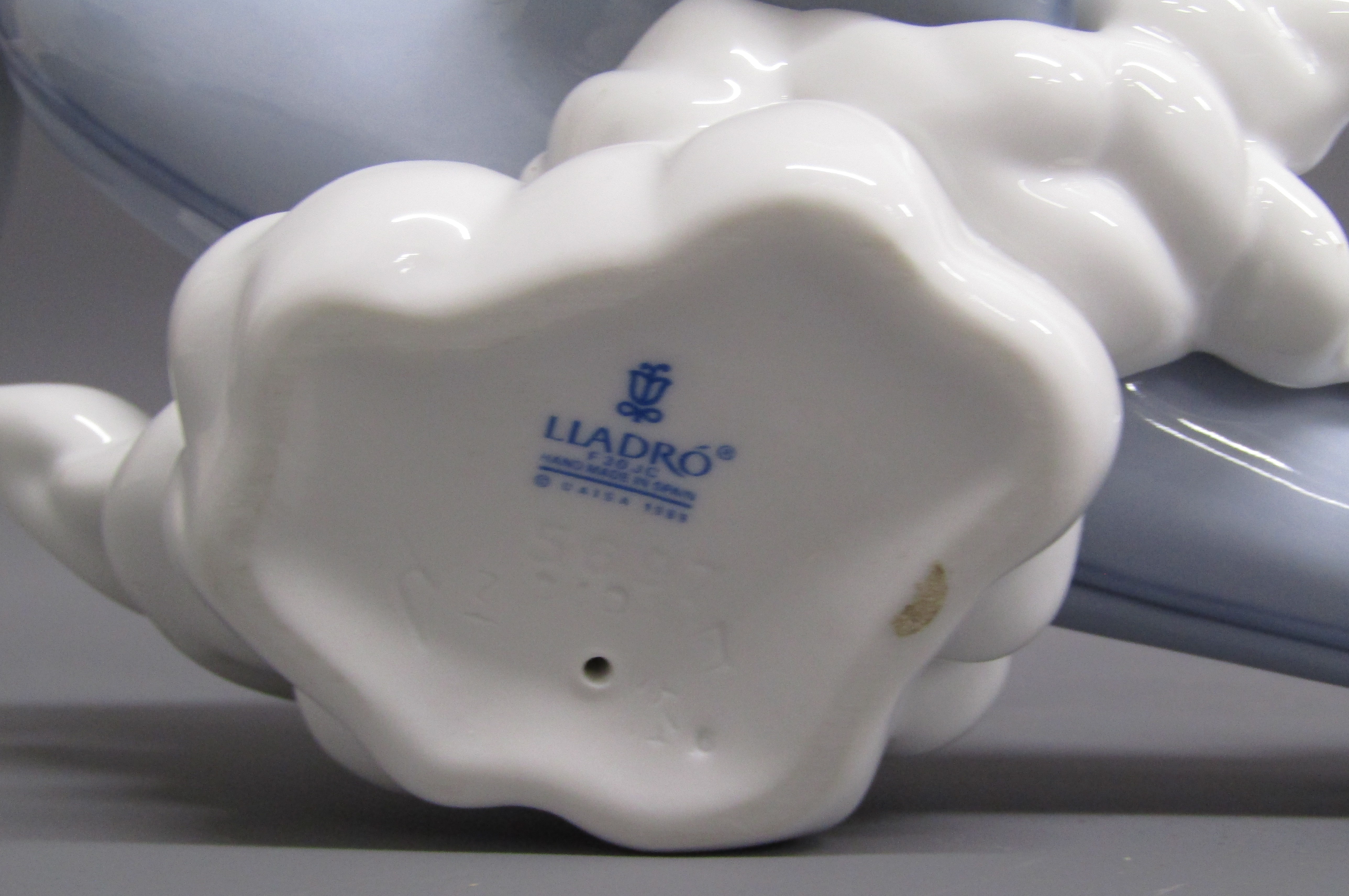 Lladro 'Over the Clouds' 05697 - with box - Image 6 of 6