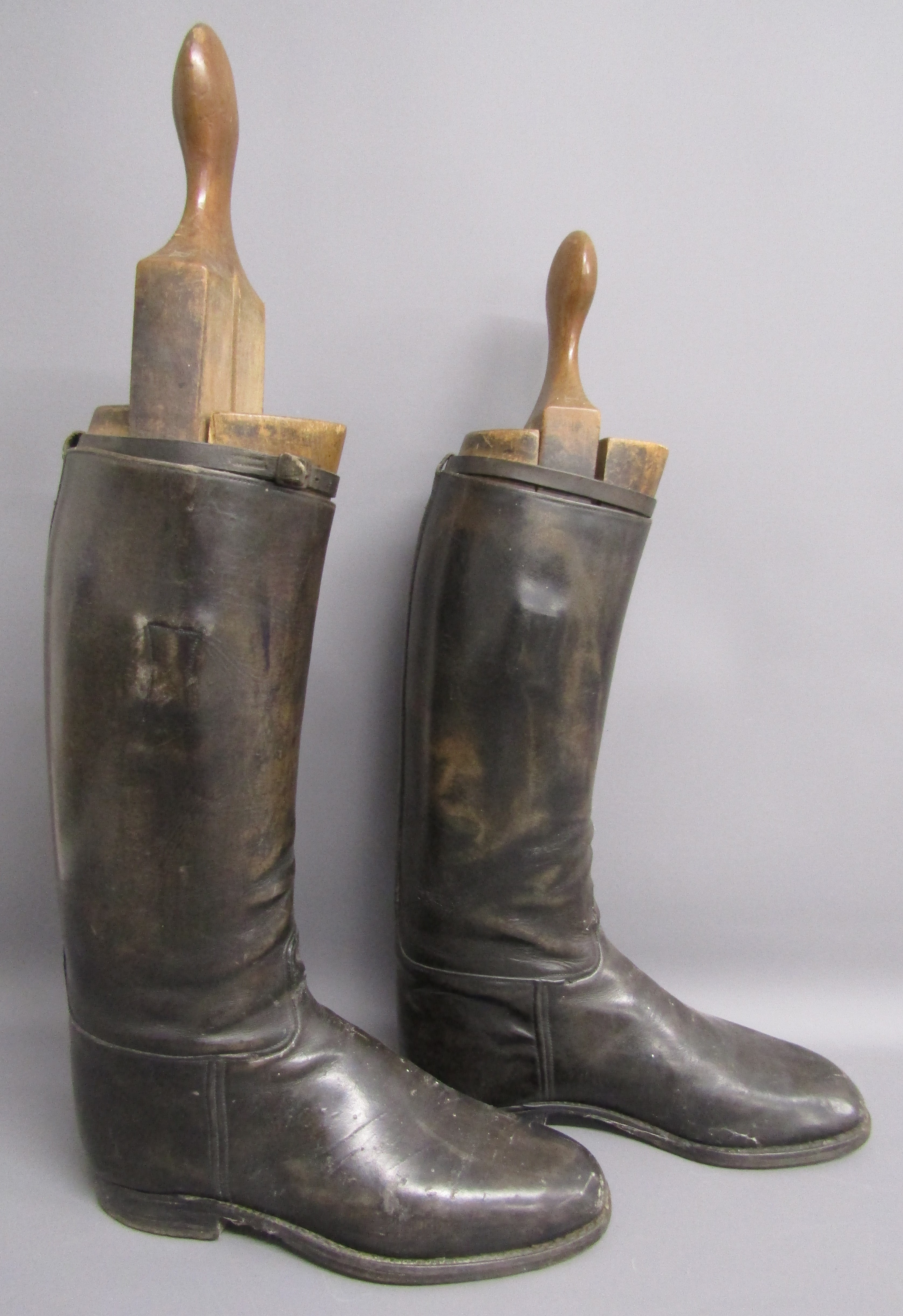 Leather riding boots with wooden boot trees - Image 3 of 7