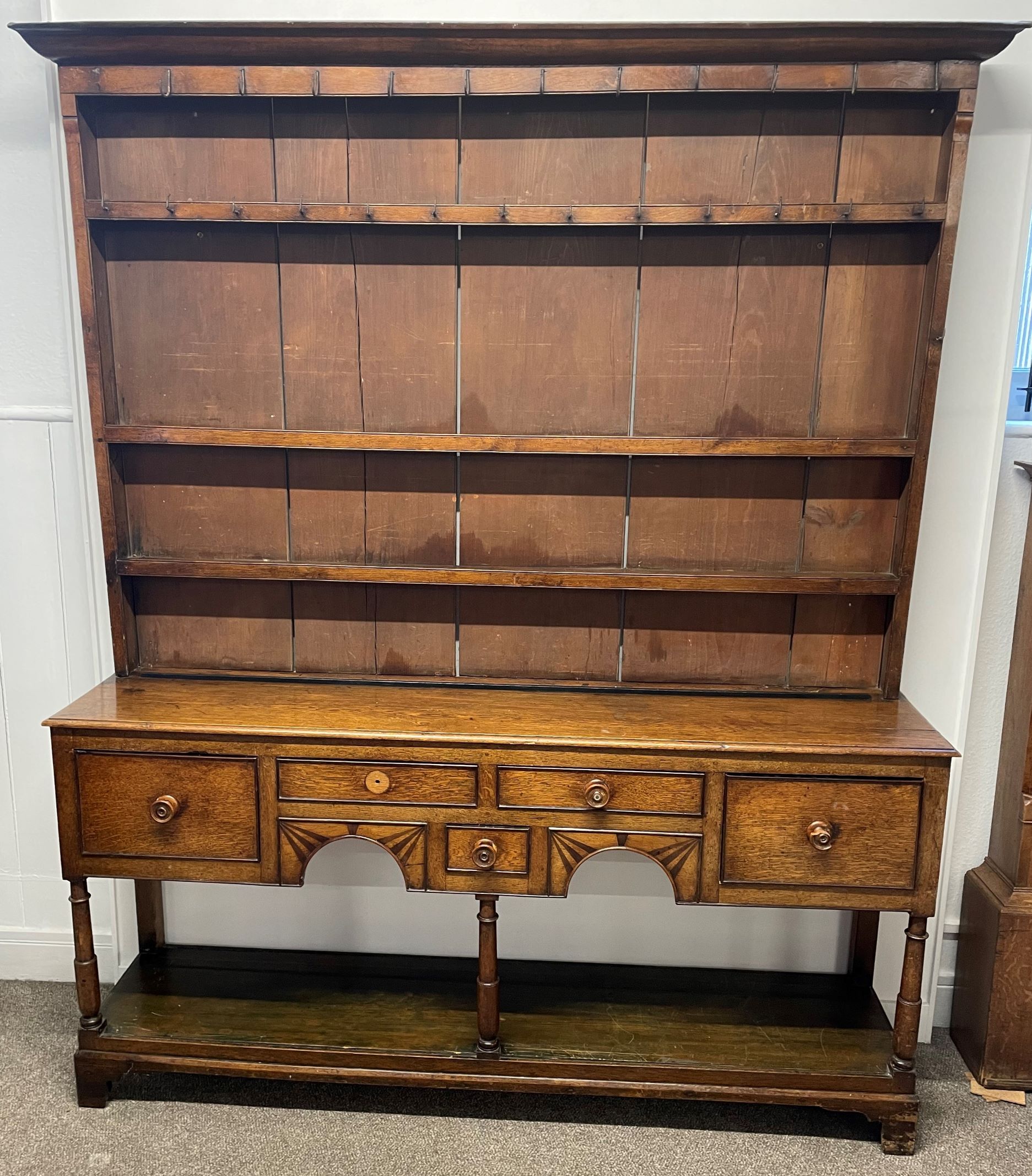 Large George III dresser in oak Ht 226cm L 183cm