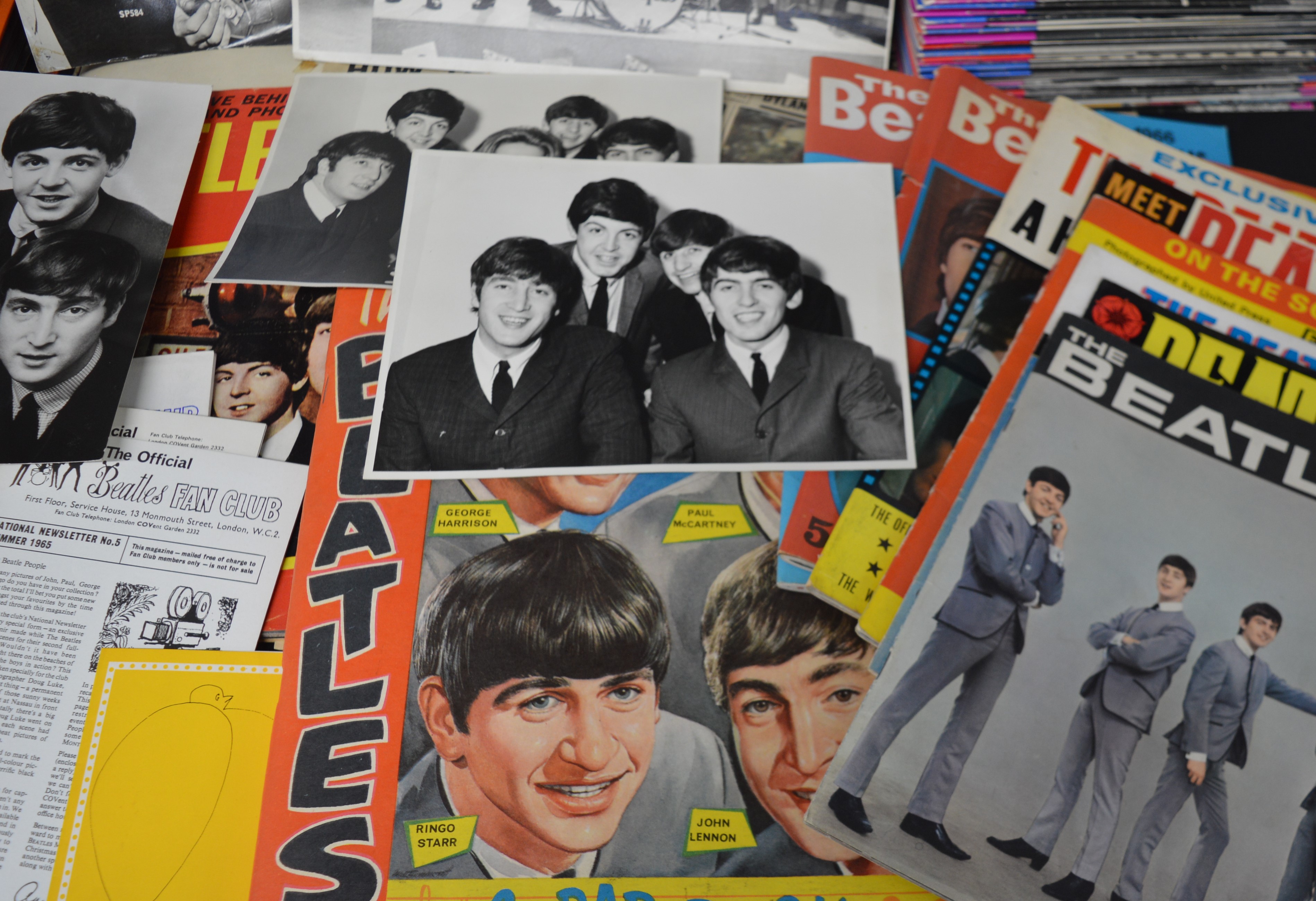 Selection of Beatles memorabilia including The Beatles Book Monthly magazine no's 1-50, 3 scrap - Image 2 of 15