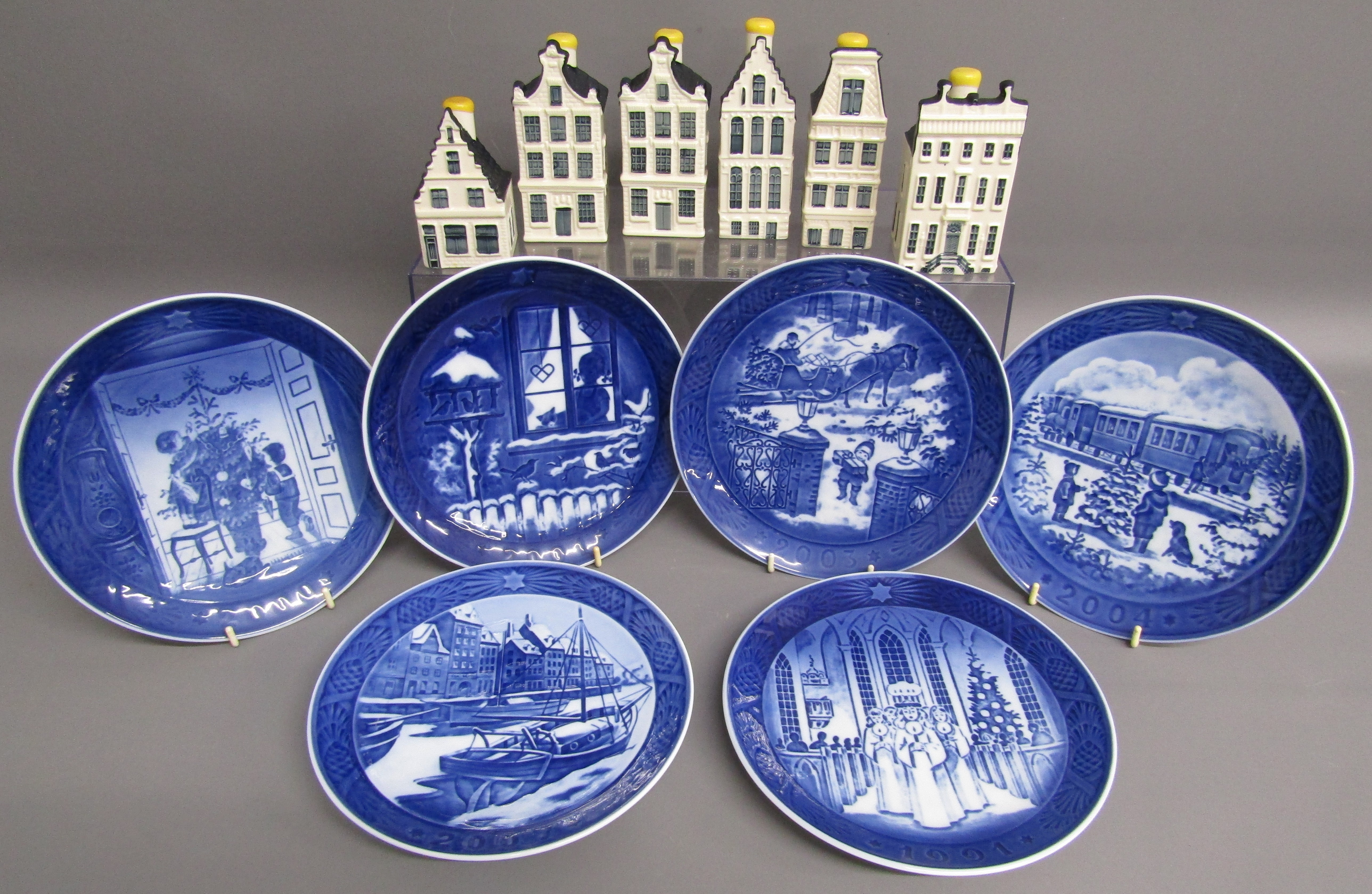 Royal Copenhagen calendar plates and 6 KLM Bols houses (with some contents)