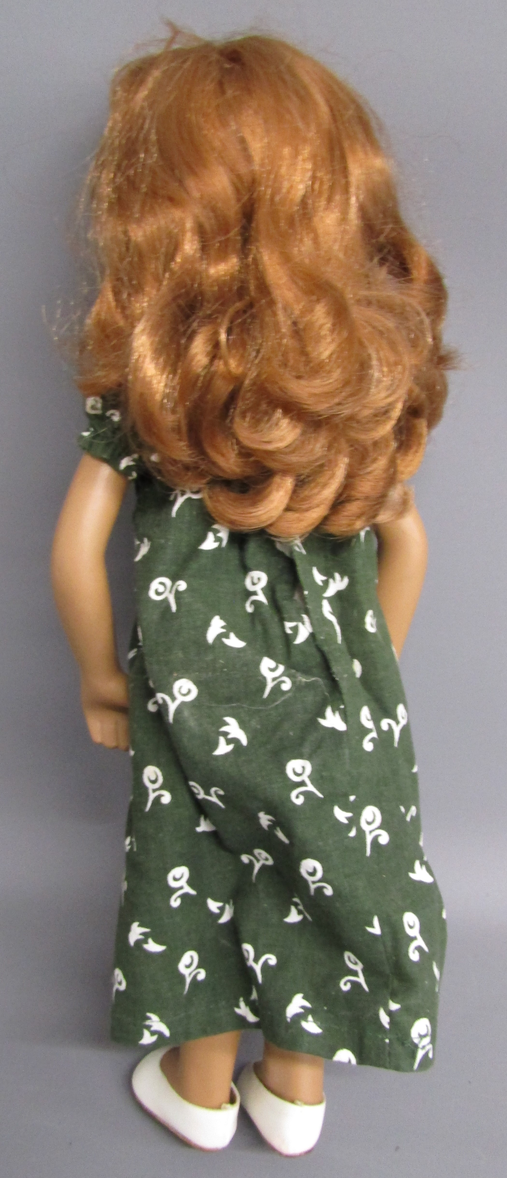 2 Sasha dolls - red hair blue eyes with green dress and black hair brown eyes with pink dress - Image 4 of 8