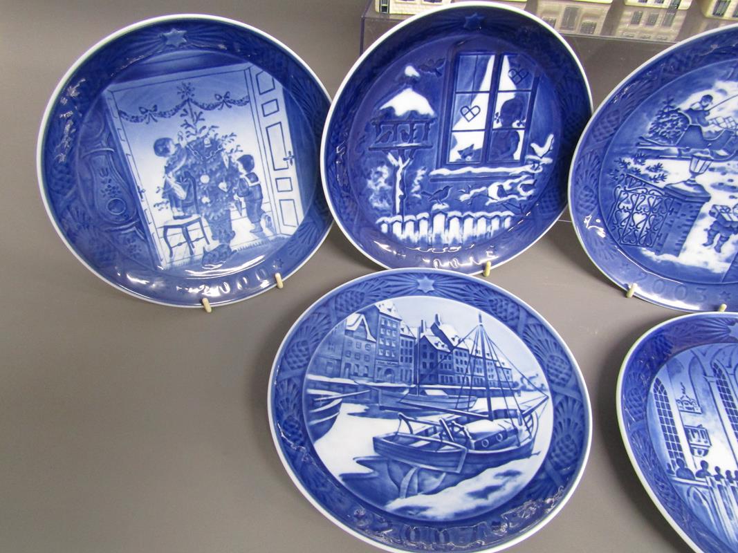 Royal Copenhagen calendar plates and 6 KLM Bols houses (with some contents) - Image 2 of 4