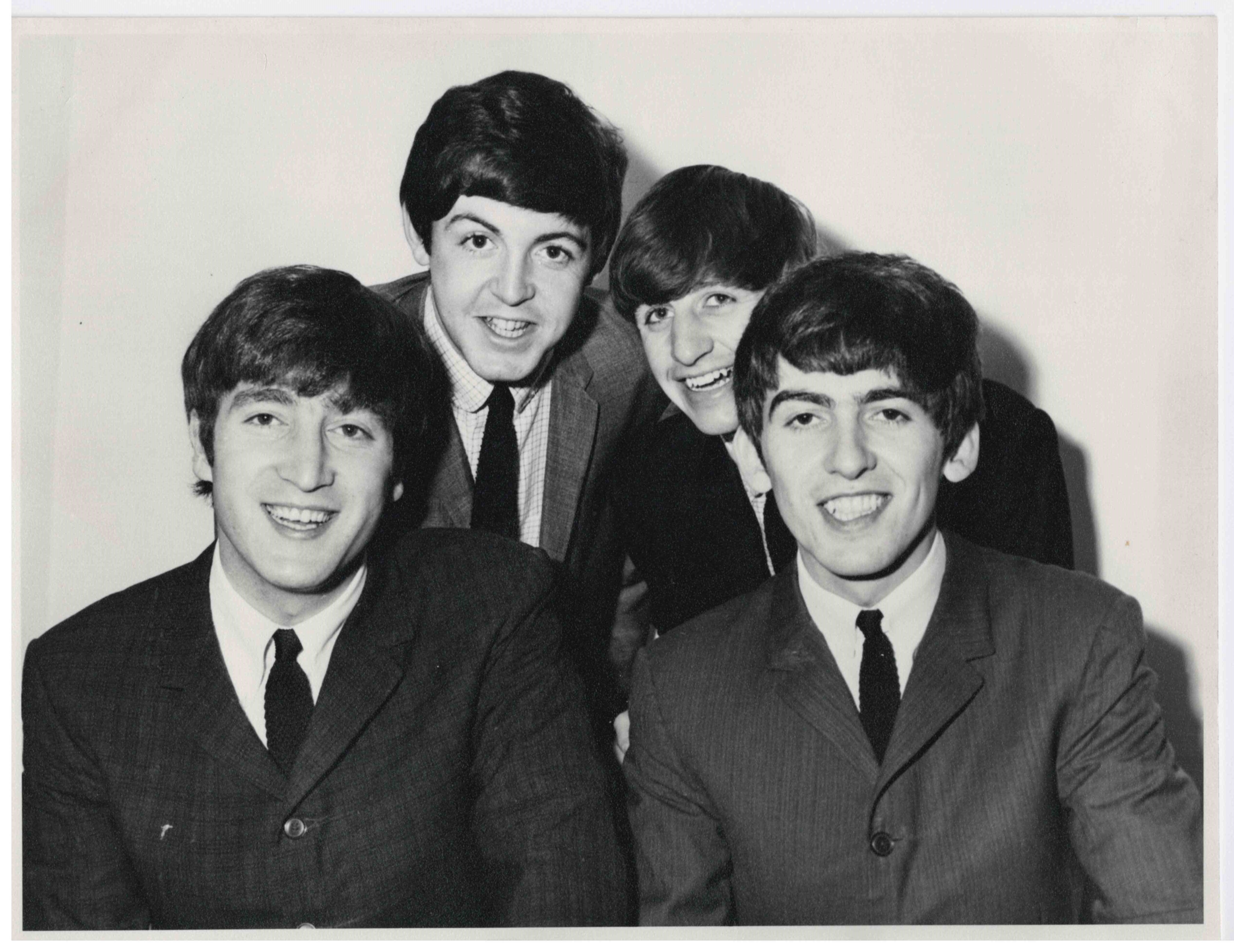 Selection of Beatles memorabilia including The Beatles Book Monthly magazine no's 1-50, 3 scrap - Image 12 of 15