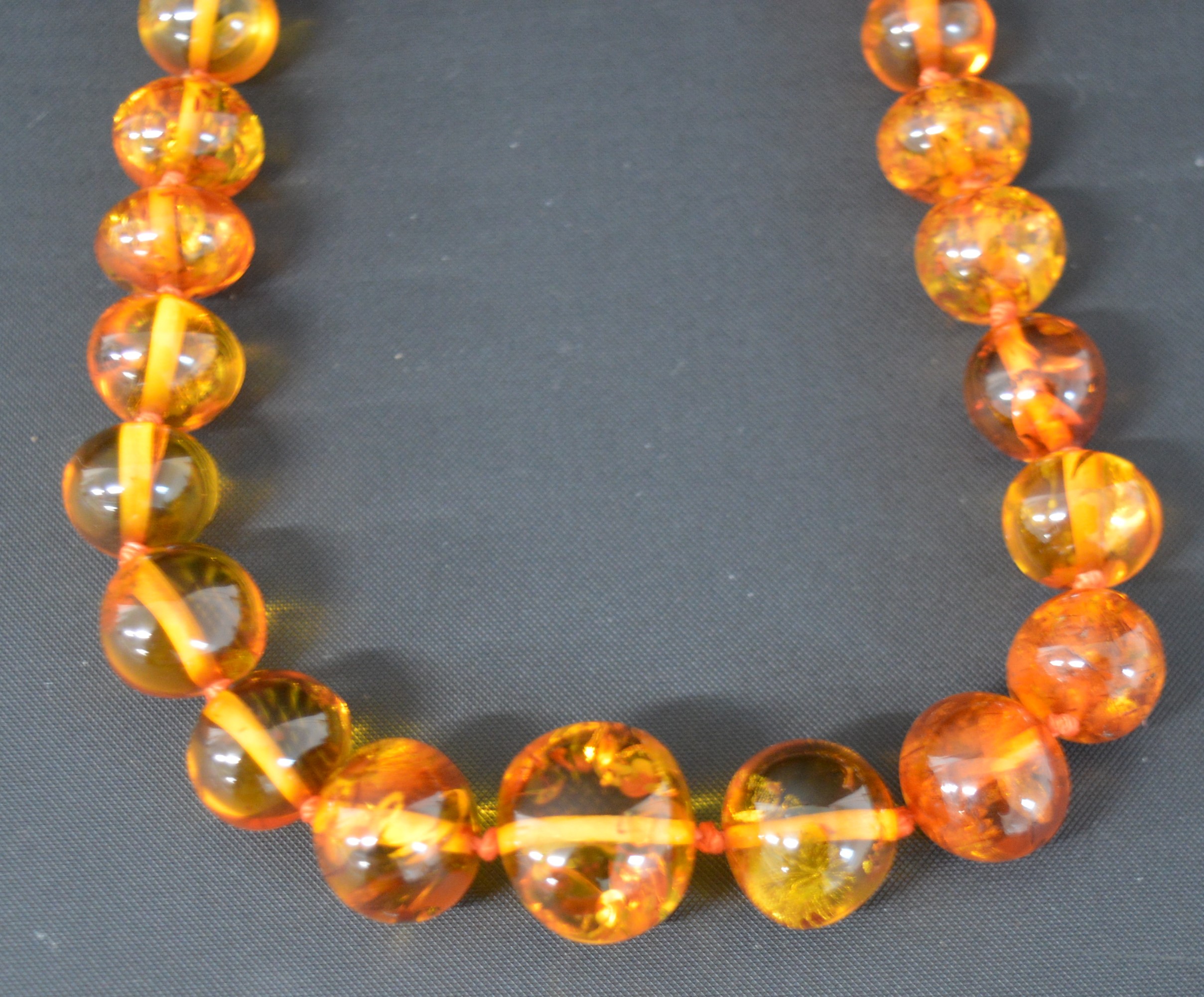 Amber bead necklace, 24cm drop - Image 2 of 2