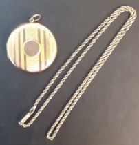 9ct gold cased locket and tested as 9ct gold chain (chain 5.3g)