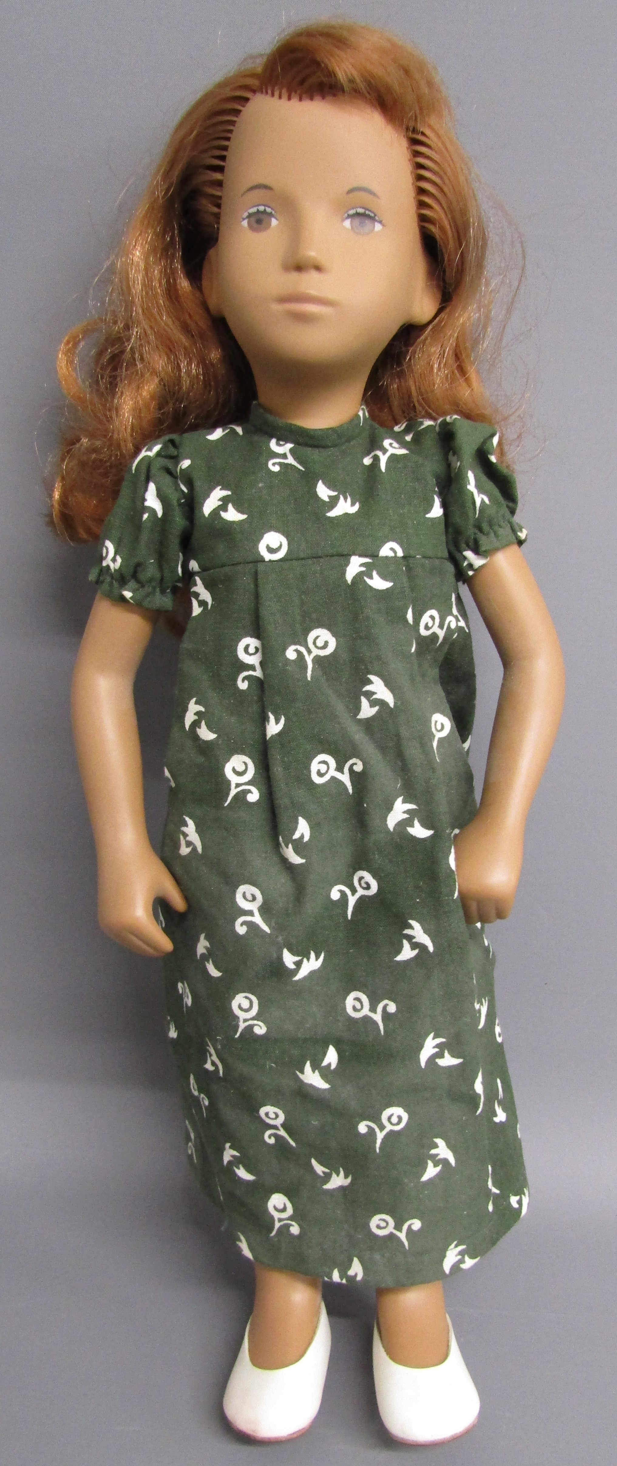 2 Sasha dolls - red hair blue eyes with green dress and black hair brown eyes with pink dress - Image 2 of 8