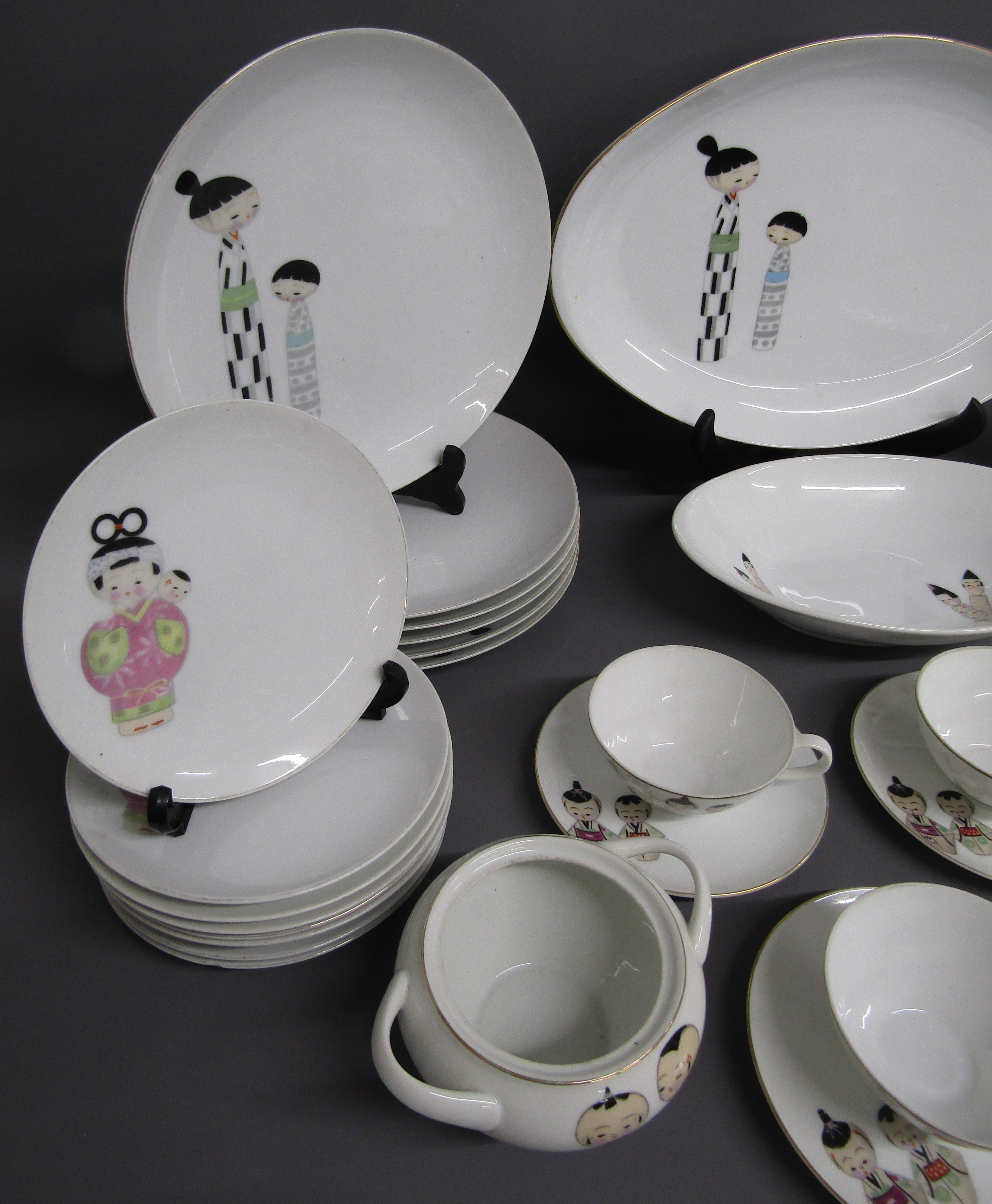 Meito Oriental design dinner service includes platters, tea cups and saucers, plates, side plates ( - Image 2 of 11