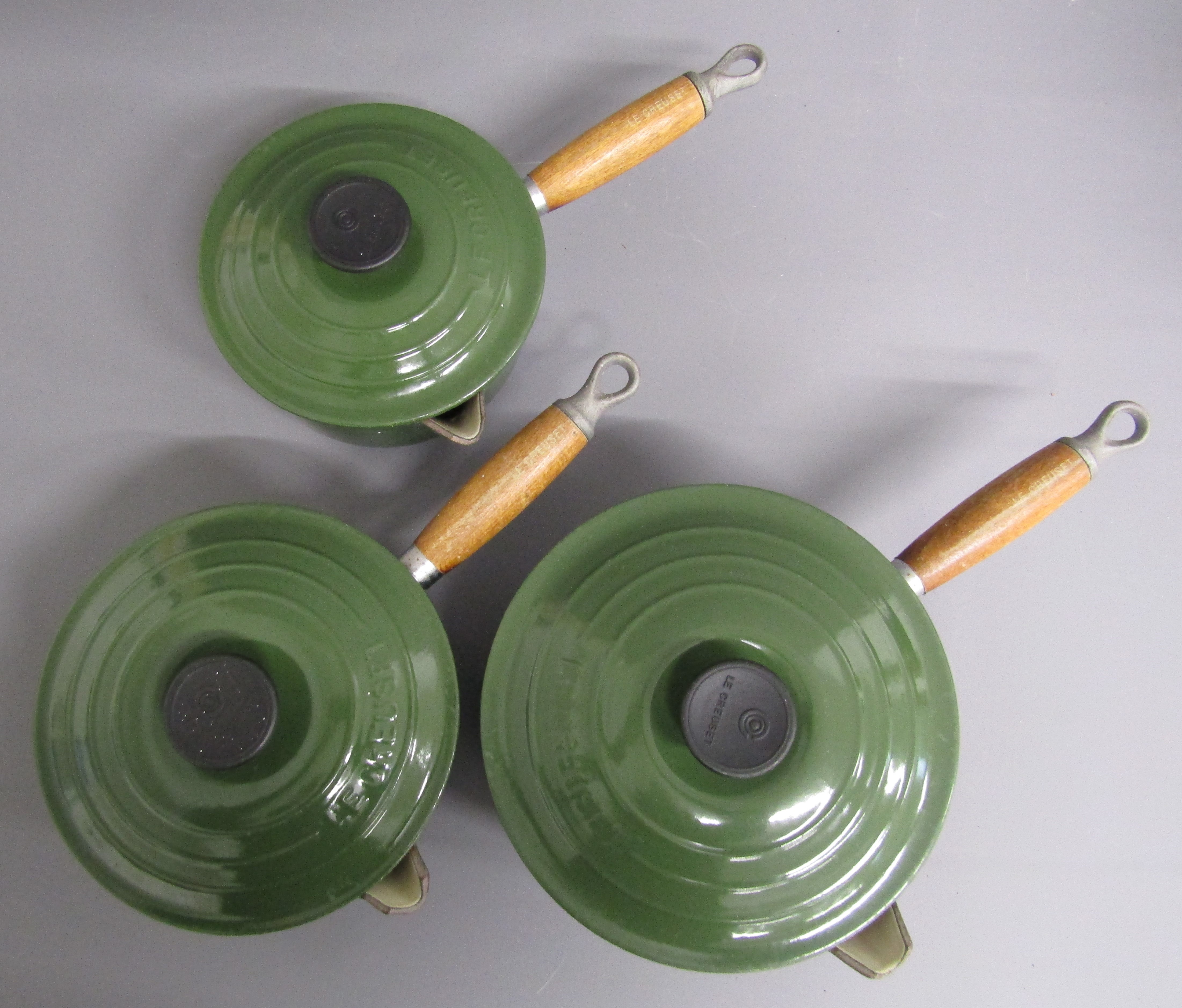 Libra Scale Co scales with weights and 3 green Le Creuset pans with lids and wooden Le Creuset - Image 3 of 5