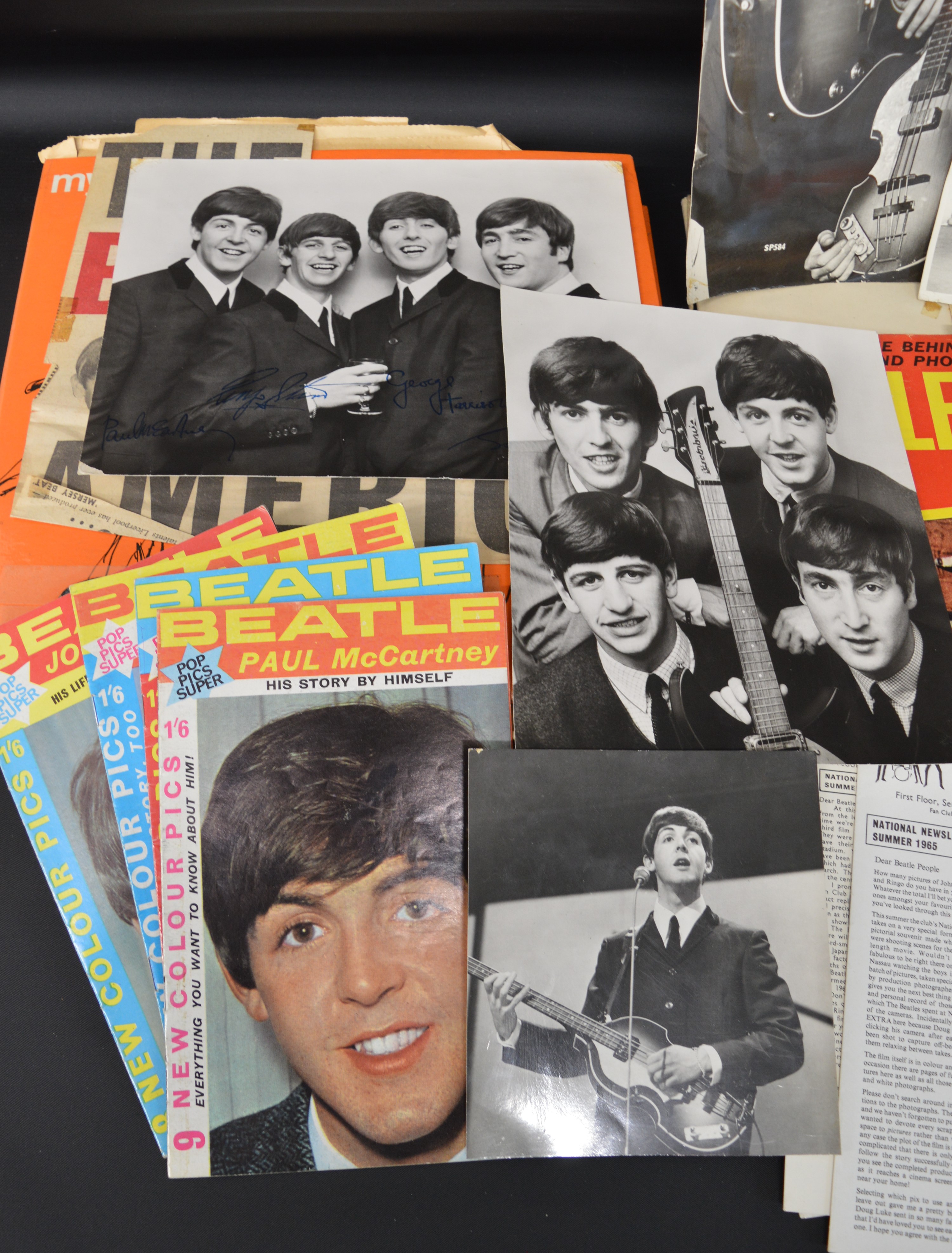 Selection of Beatles memorabilia including The Beatles Book Monthly magazine no's 1-50, 3 scrap - Image 7 of 15