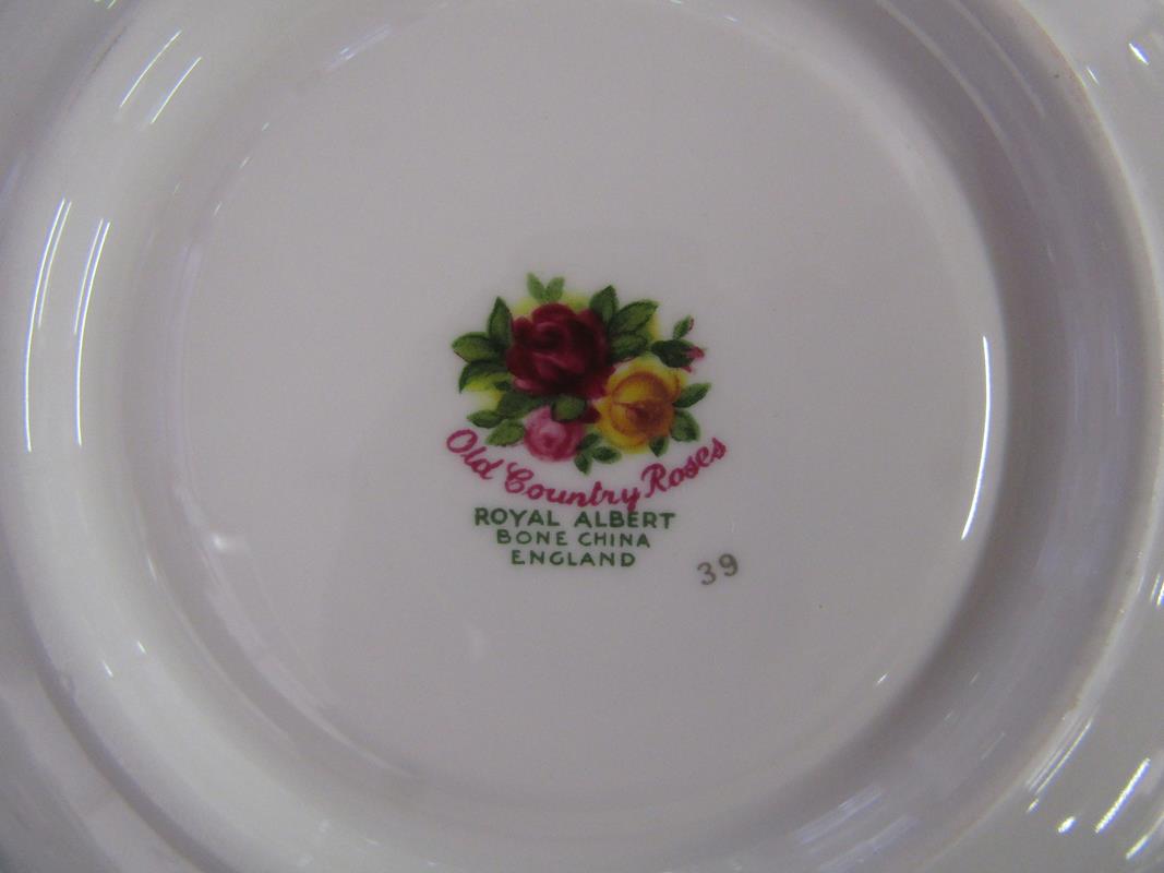 12 boxed Royal Albert Old Country Roses pattern teacups & saucers - Image 3 of 4