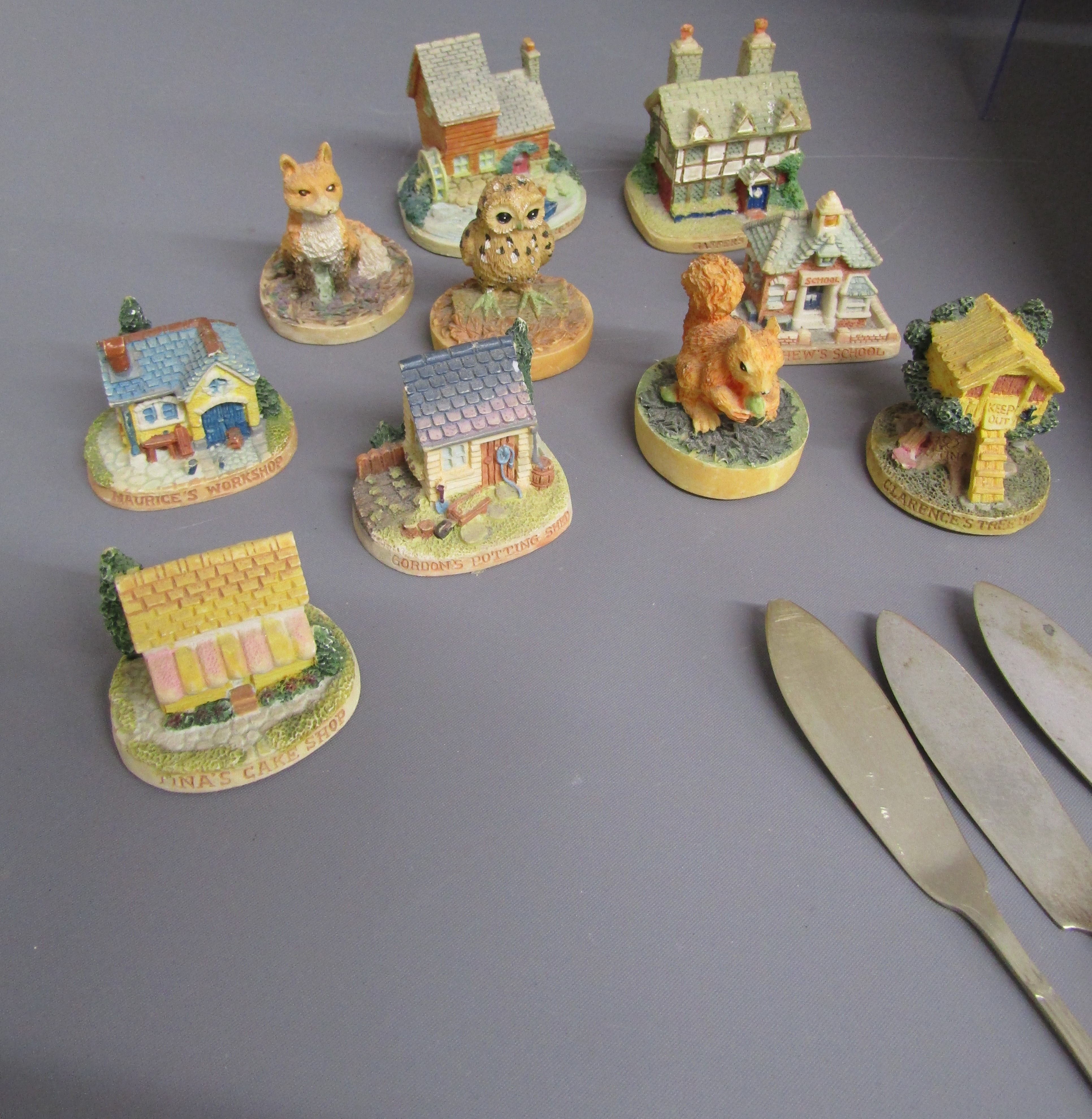 3 pine framed Winnie the Pooh prints, Basset's Allsorts and Bluebird Confectionary tins, Beswick - Image 2 of 8