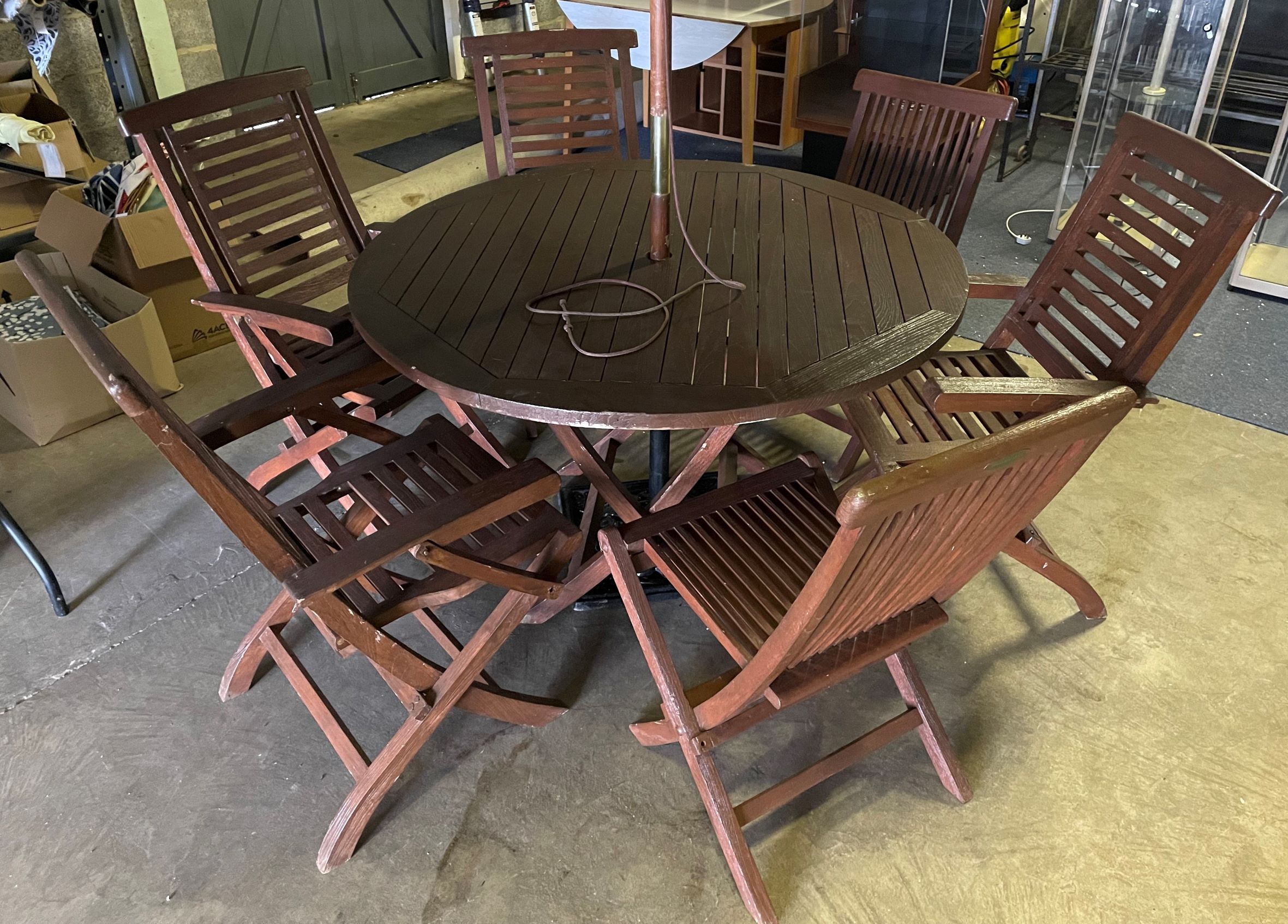 Garden patio set: folding table, 6 folding chairs, large parasol & stand - Image 2 of 2