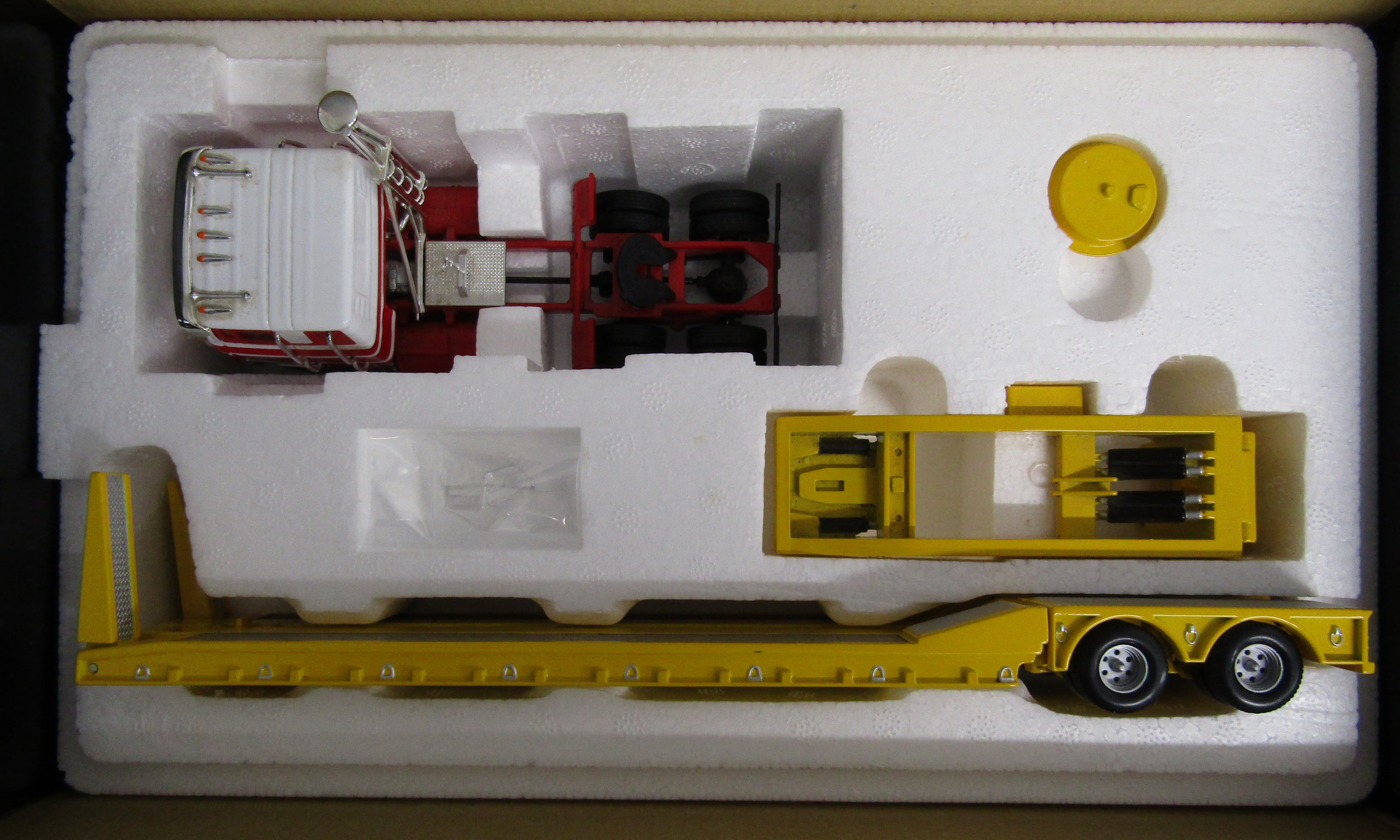 Corgi Classics Heavy Haulage 17701 Pickfords Scammell Constructors and 24 wheel low loader set and - Image 5 of 7