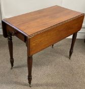 Victorian mahogany Pembroke table L 94cm W 92cm