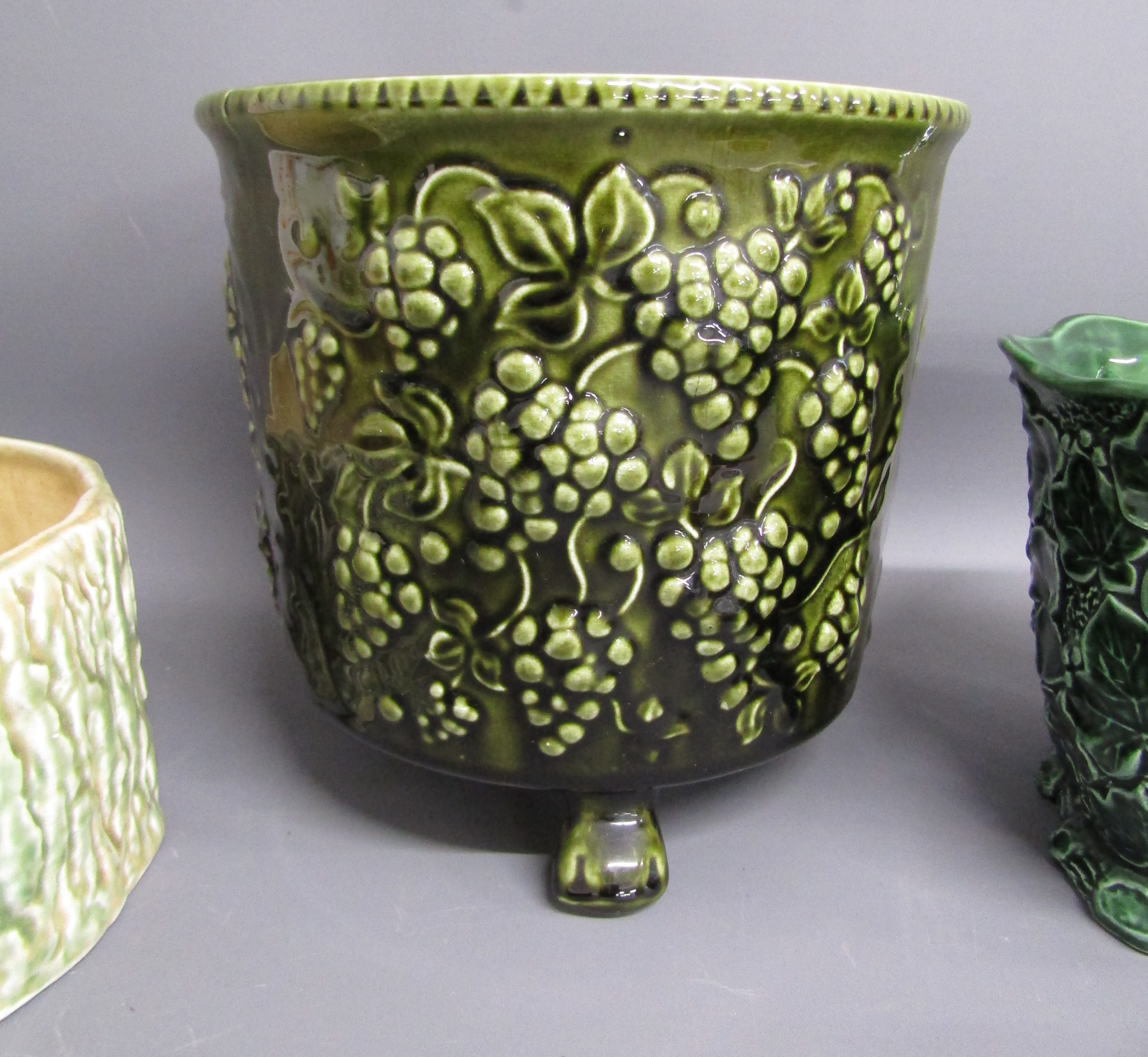 Collection of planters includes Arthur Wood footed pot, Bracken bowl and Sylvac 2047 and 3235 - Image 3 of 4