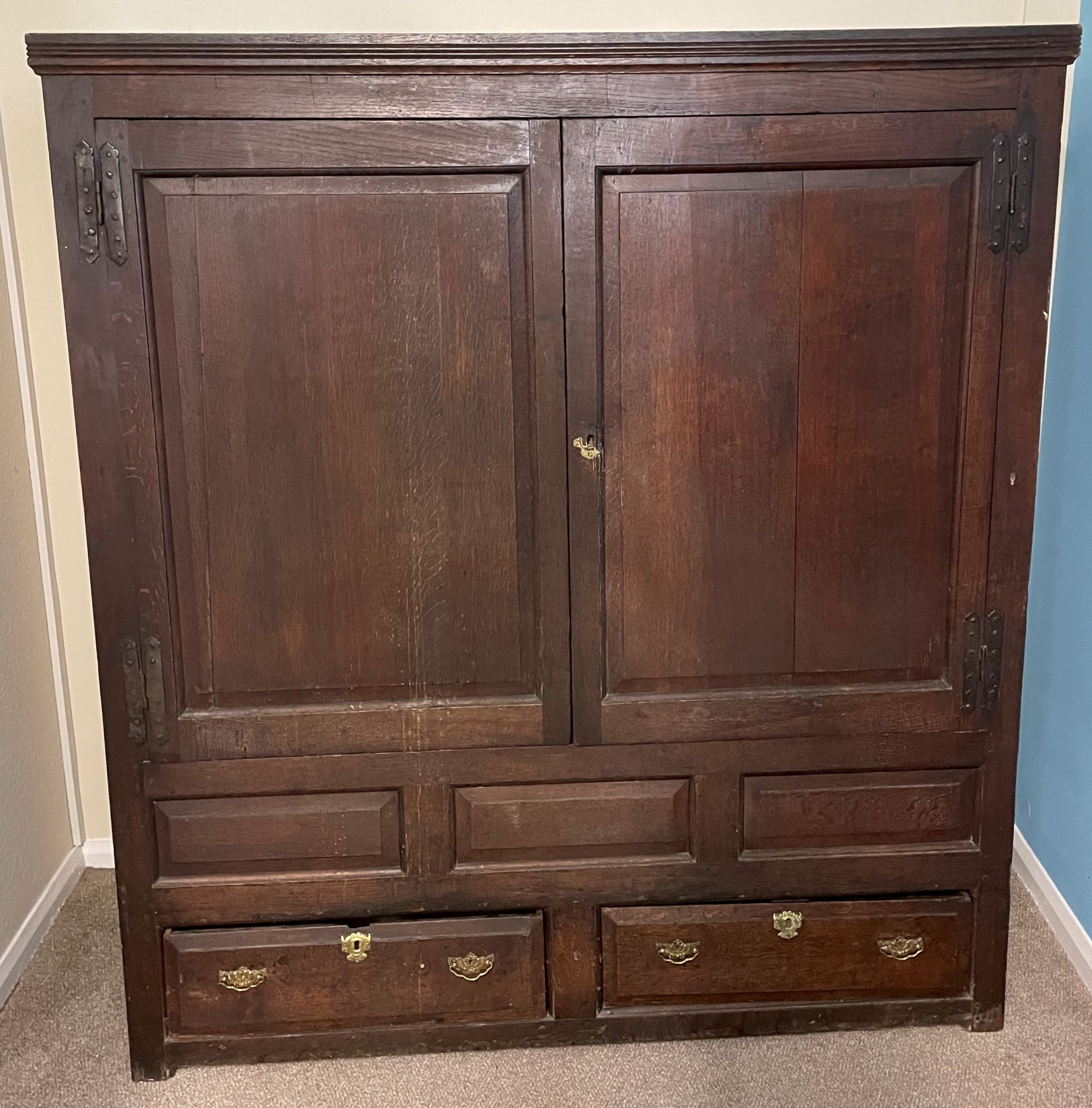 Georgian oak panelled linen press W 155cm Ht 171cm D 55cm