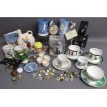 Collection of golfing items includes Dartmouth Pottery tankards, cups and saucers, Wedgwood dish,