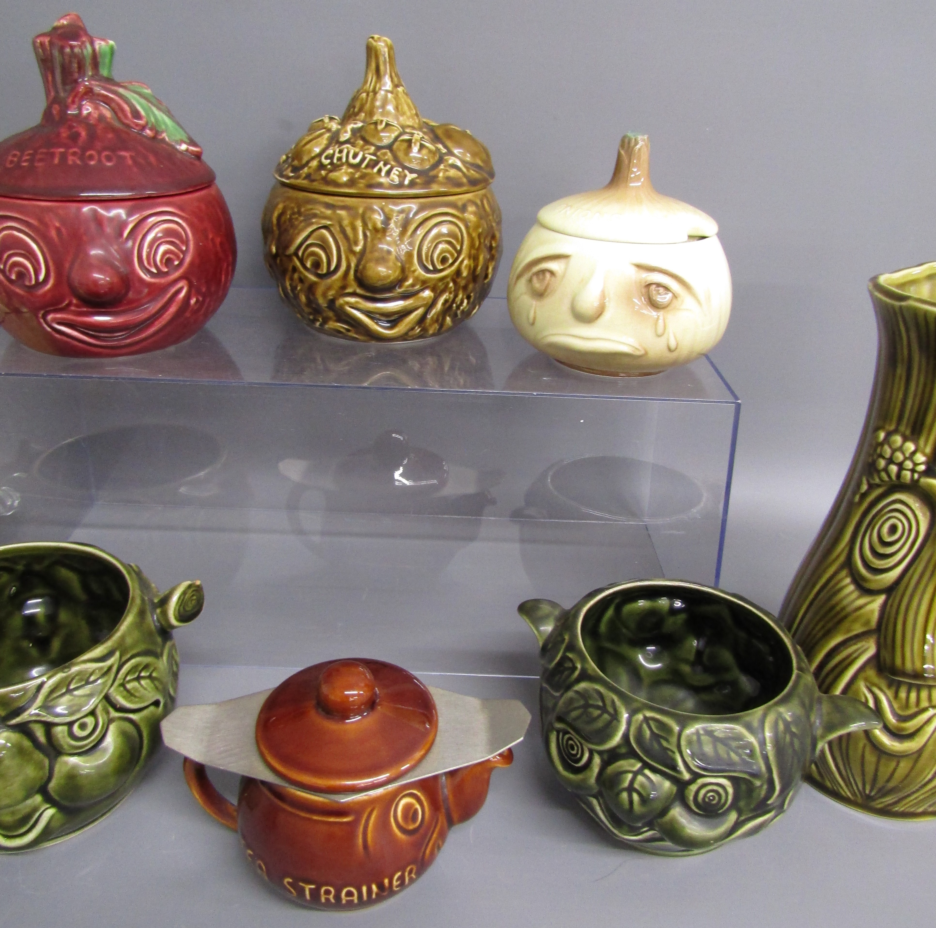 Collection of face pots includes Sylvac 4553 beetroot, 4753 chutney, 5126 onion, 4931 tea - Image 3 of 4