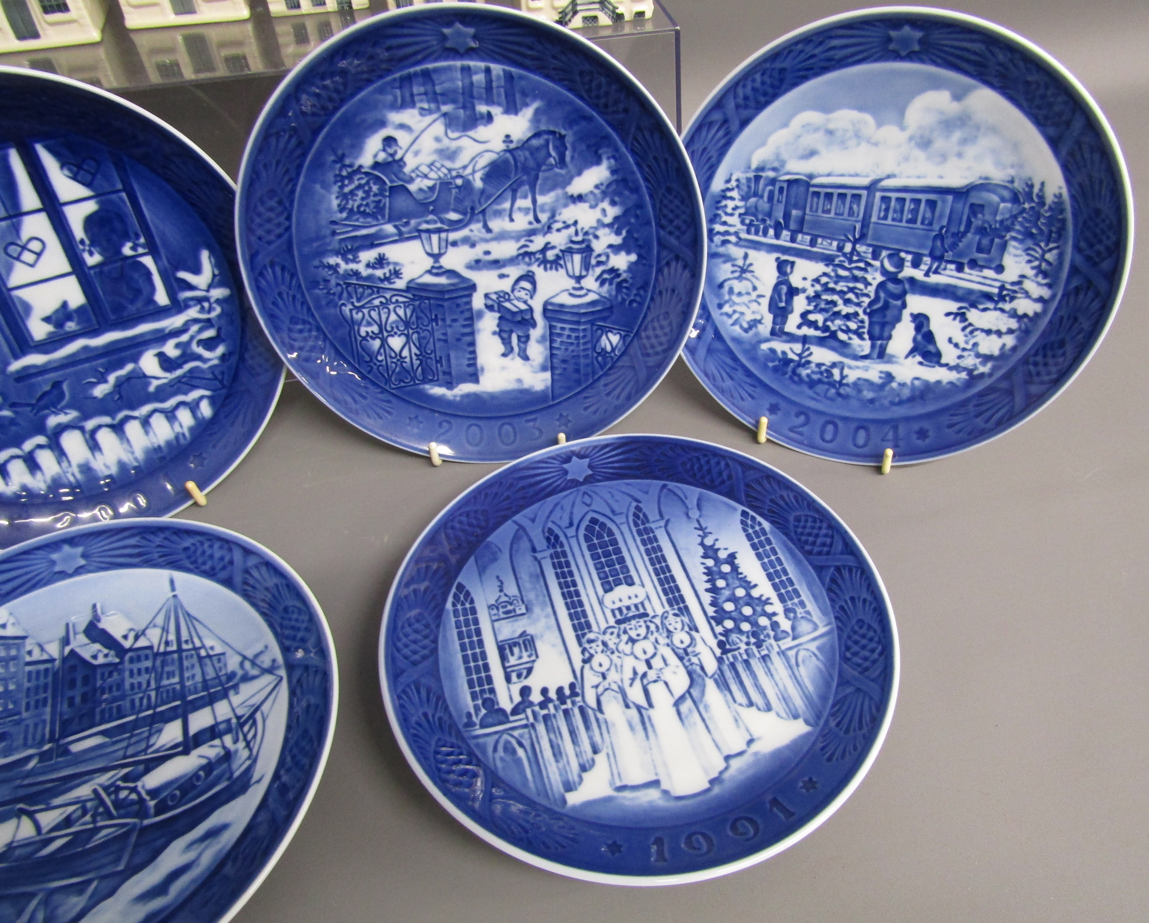 Royal Copenhagen calendar plates and 6 KLM Bols houses (with some contents) - Image 3 of 4