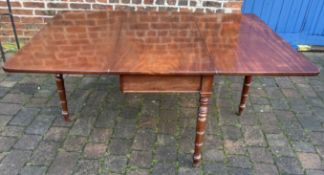 Large Victorian mahogany gateleg table