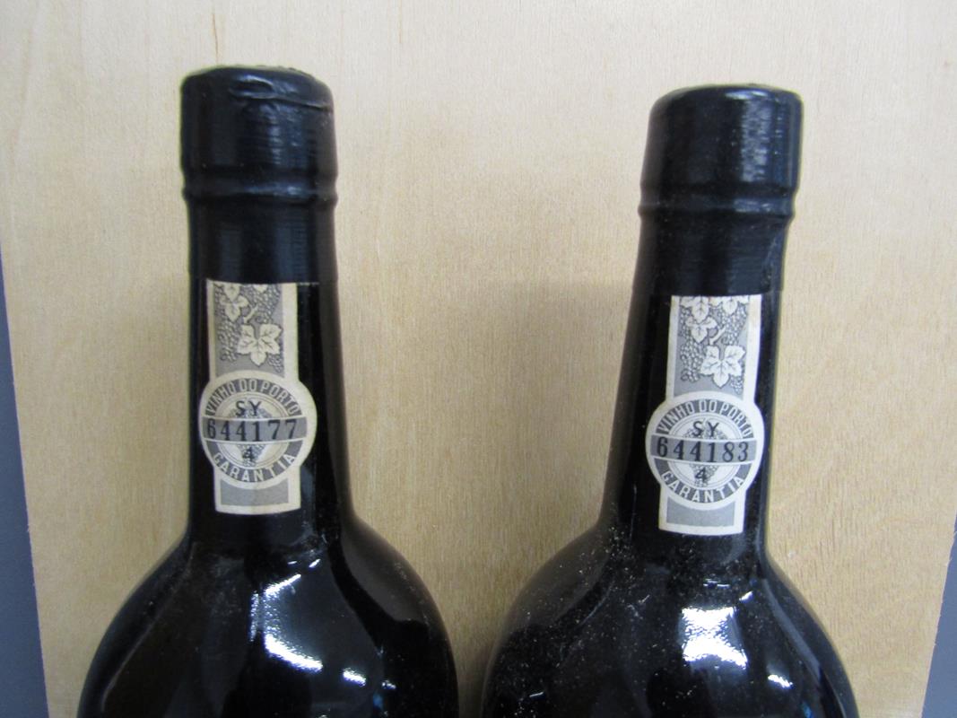 2 bottles of Warre's 1970 Tercentenary vintage Port still with wax seals intact and wooden crate - Image 3 of 6