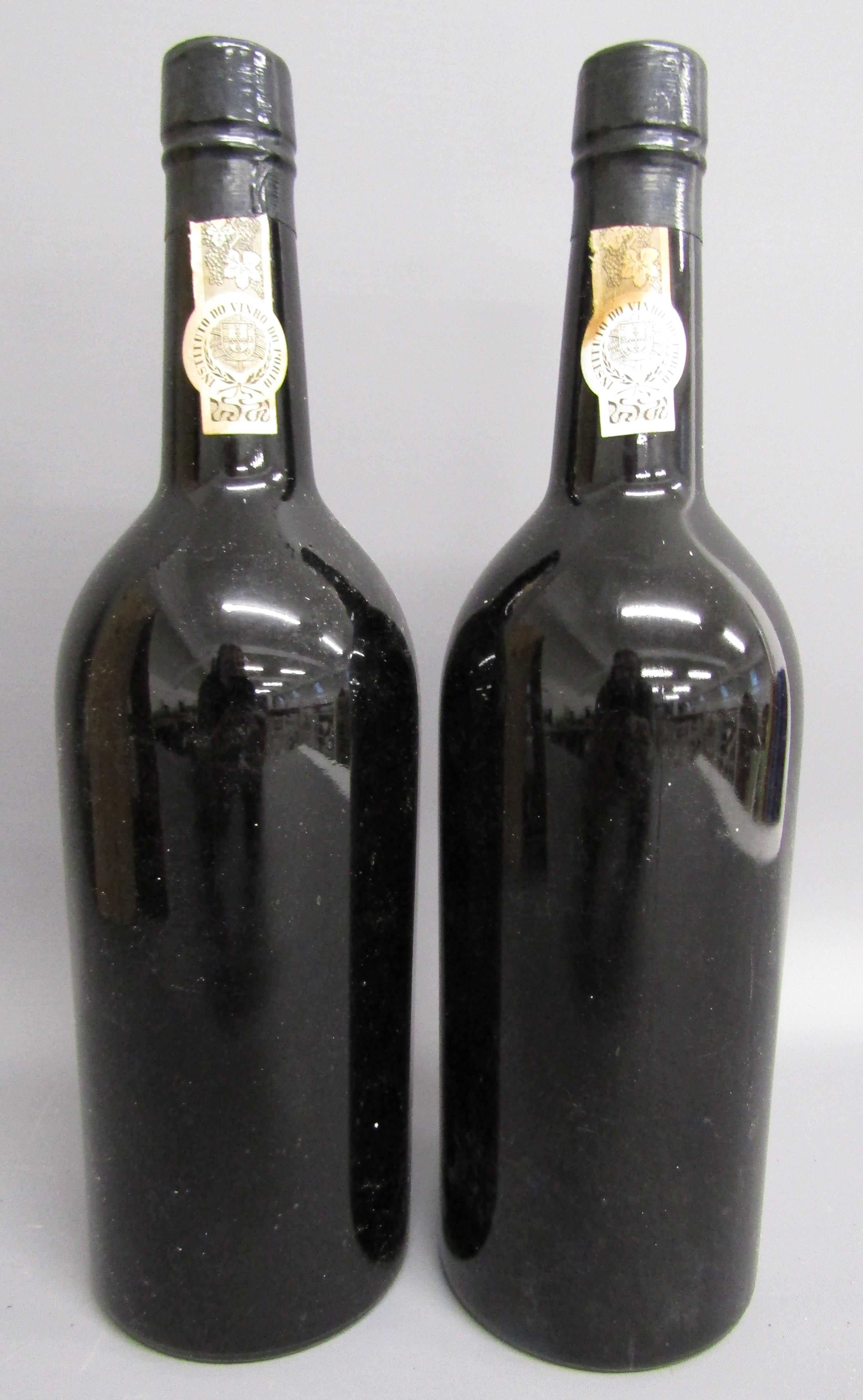 2 bottles of Warre's 1970 Tercentenary vintage Port still with wax seals intact and wooden crate - Image 6 of 6