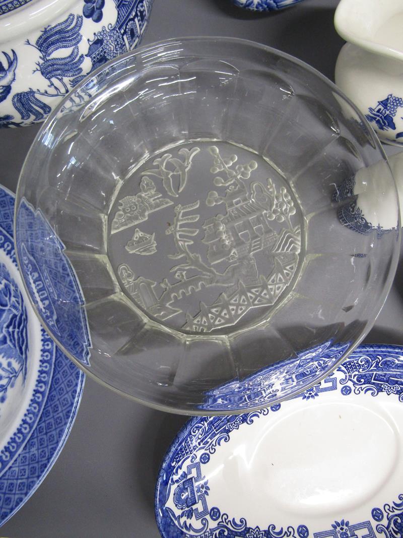 Large collection of Willow pattern dinner and tableware includes cheese plate and cover, tureen, - Image 3 of 7