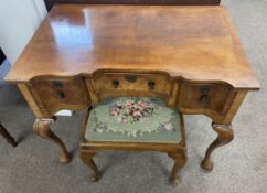Early 20th century serpentine front dressing table in the Queen Anne style on cabriole legs in