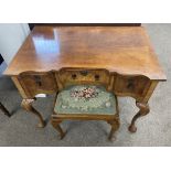 Early 20th century serpentine front dressing table in the Queen Anne style on cabriole legs in