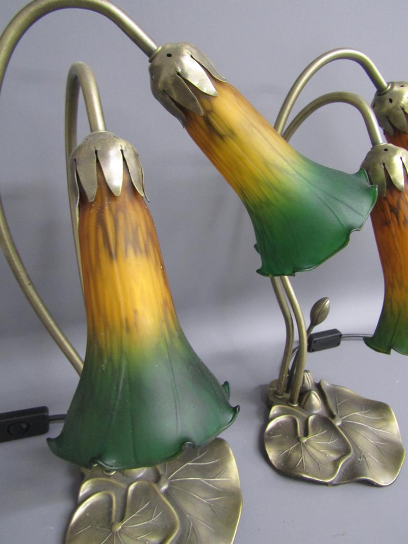 Pair of Tiffany style lily pad table lamps with green and orange glass shades - Image 3 of 4