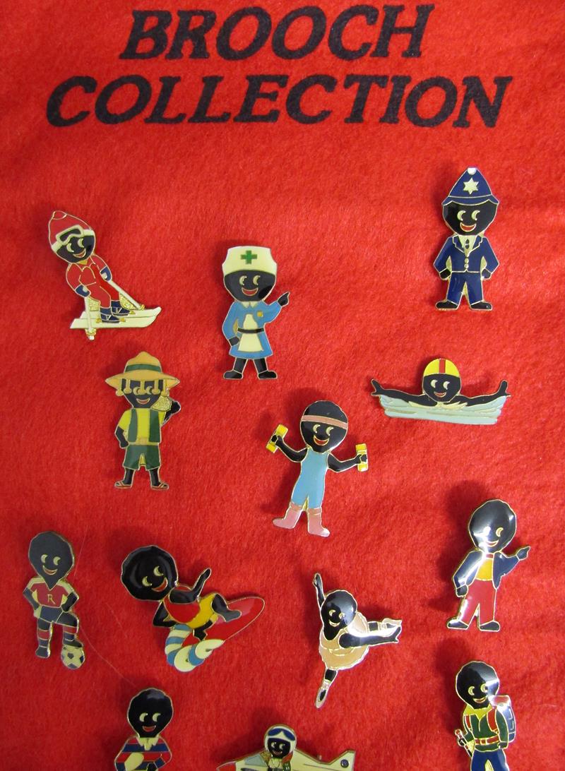 Robertson's Golly brooch collection on two hanging scrolls - Image 3 of 7