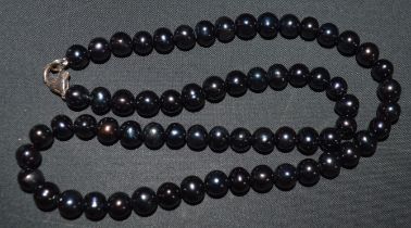 Modern black pearl necklace