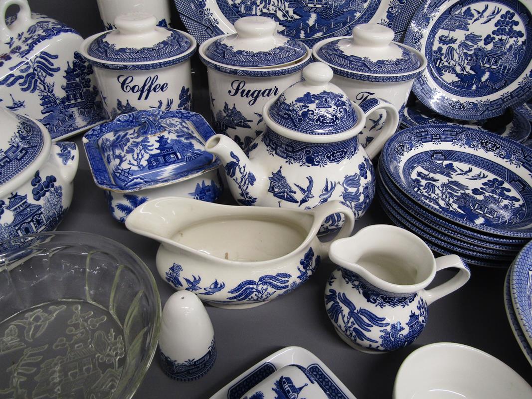 Large collection of Willow pattern dinner and tableware includes cheese plate and cover, tureen, - Image 4 of 7