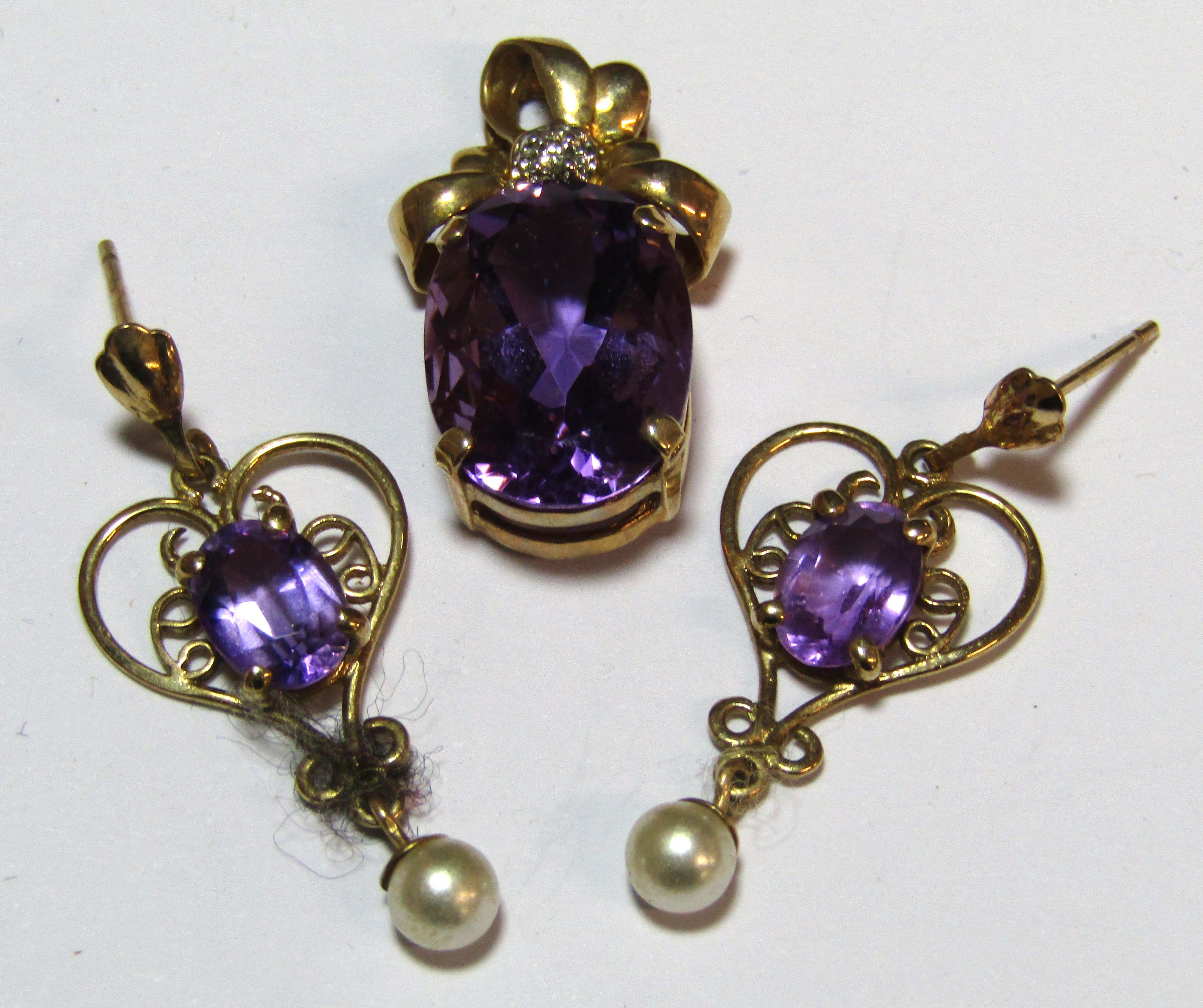 9ct gold pendant with amethyst and diamonds along with amethyst and pearl earrings in yellow - Image 2 of 6