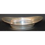 Oval silver bowl with pierced decoration Birmingham 1933, 30.5cm dia, 10ozt