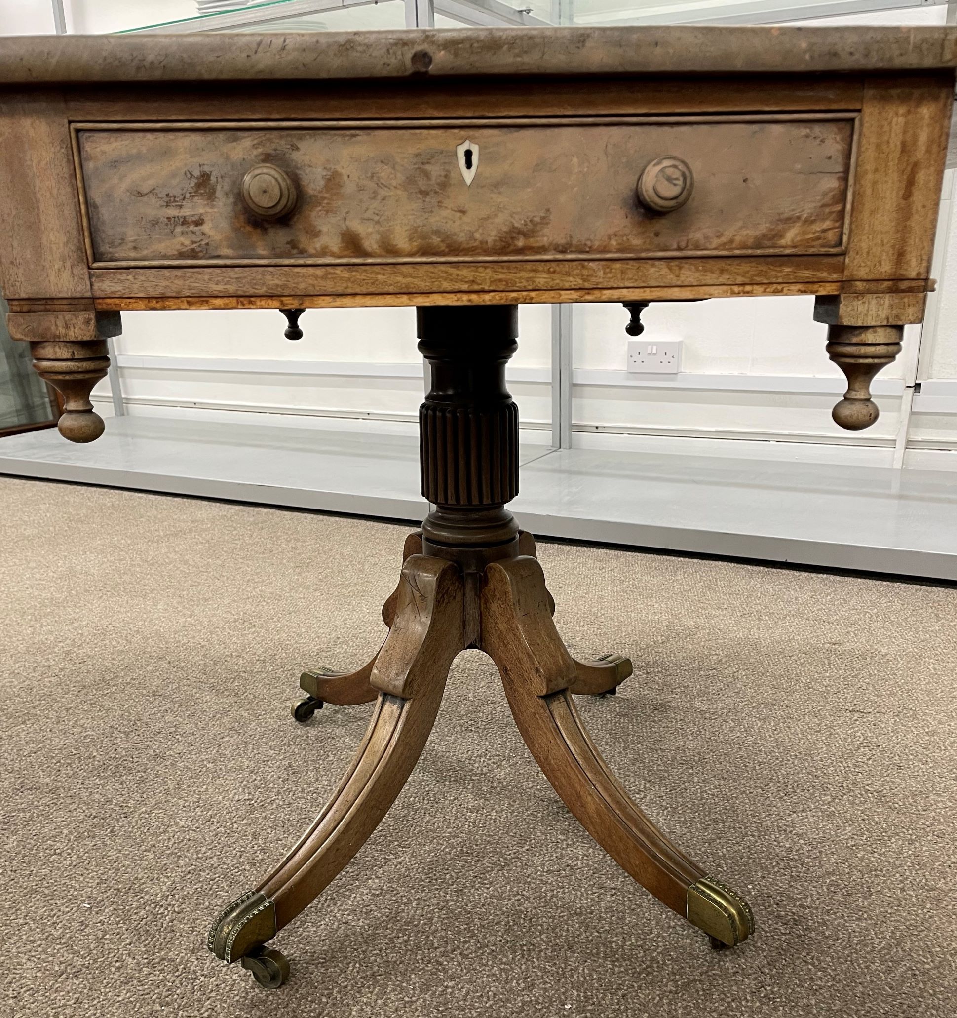 Georgian mahogany sofa table on a pedestal 109cm by 89cm Ht 73cm - Image 4 of 4