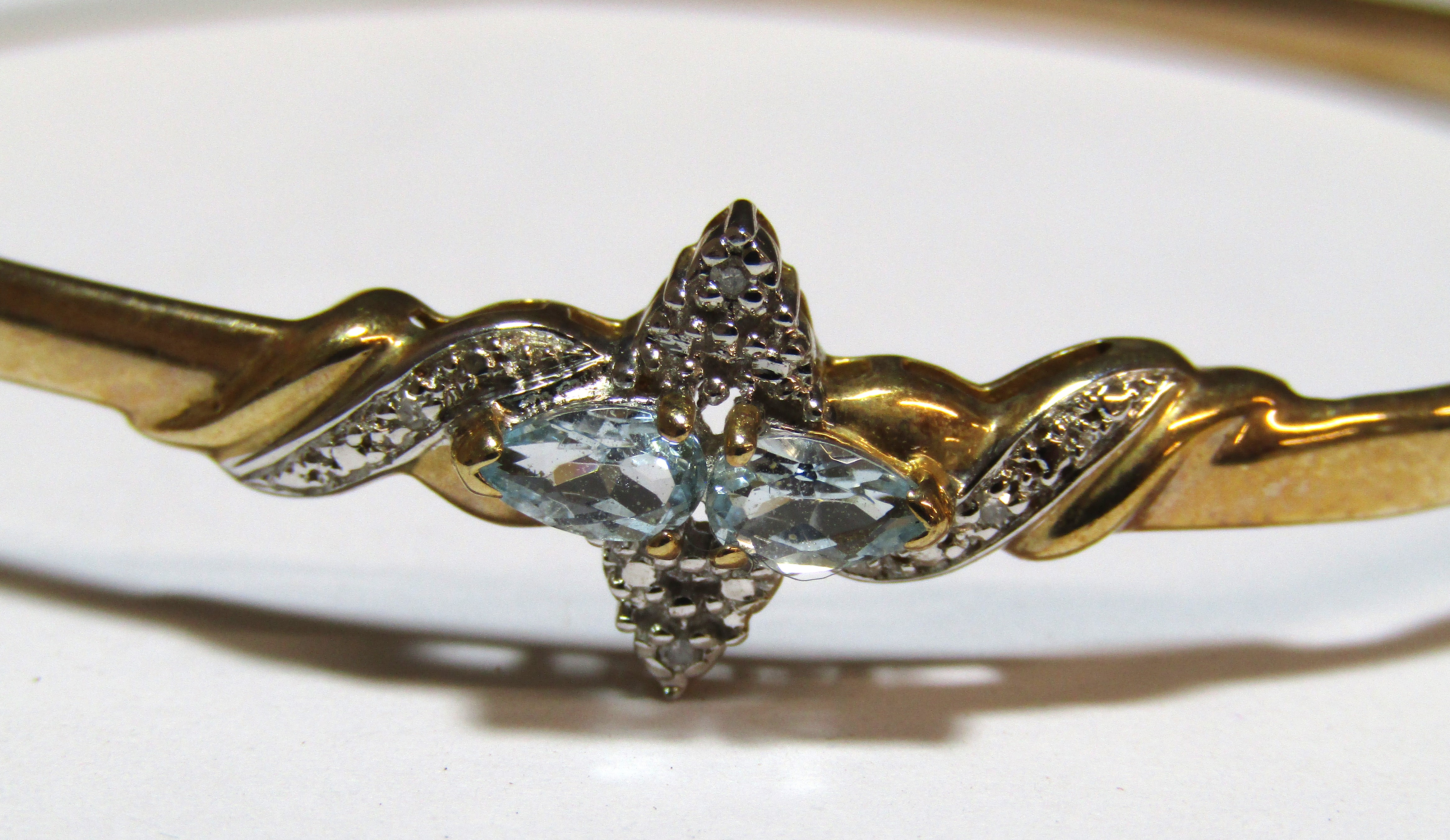 9ct diamond and aquamarine bangle - twist to fit wrist (has caused slight split) - total weight 4. - Image 2 of 8