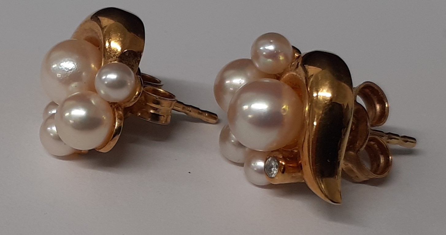 Pair of 9ct gold, pearl & diamond earrings 3.3g - Image 2 of 2