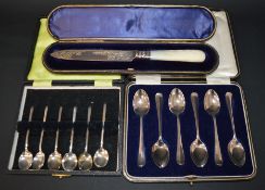 Cased silver breadknife with mother of pearl handle Sheffield 1910, cased st of 6 silver teaspoons