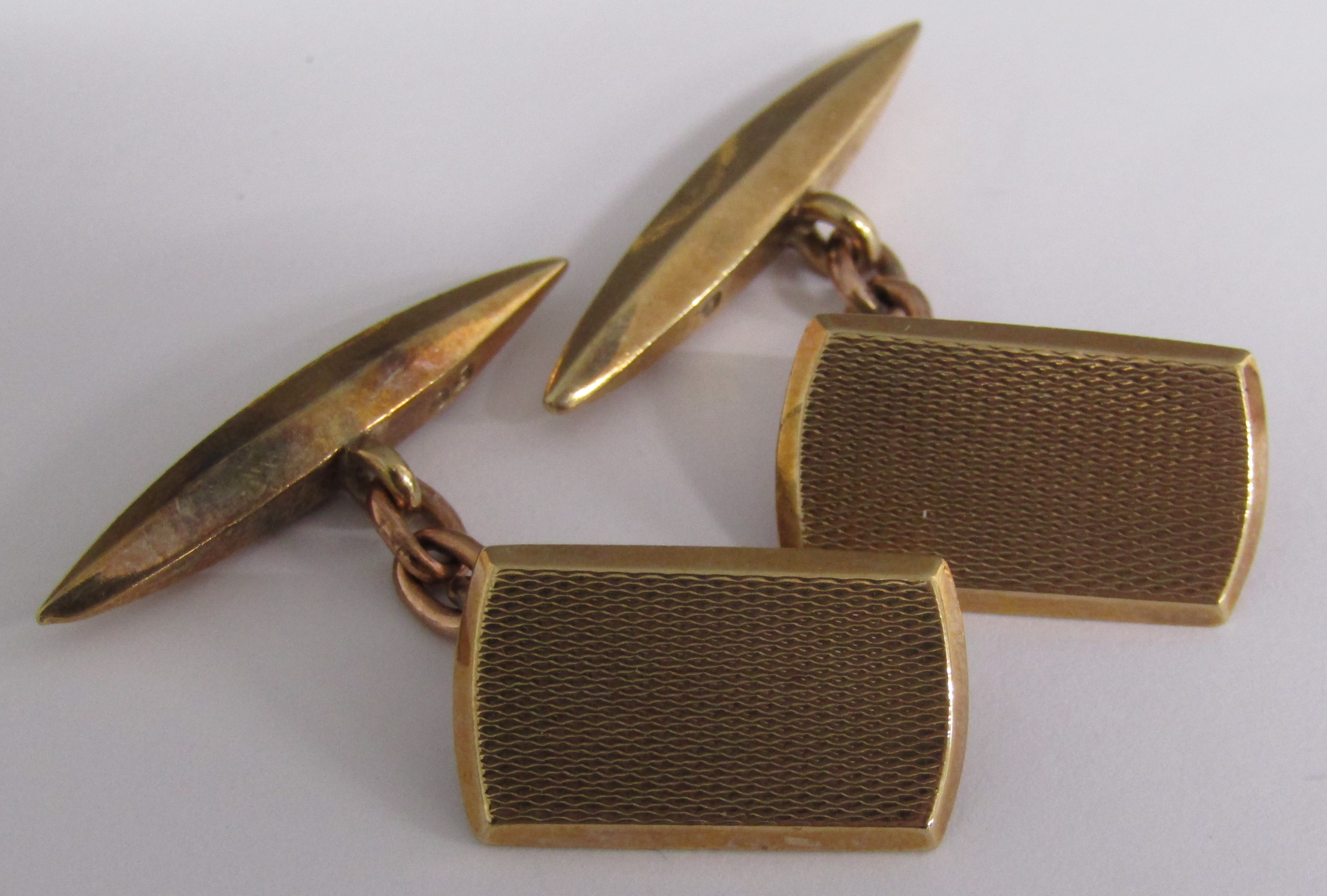 9ct gold signet ring size K and cufflinks with marks to chain and both ends - total weight 8.85g - Image 7 of 9