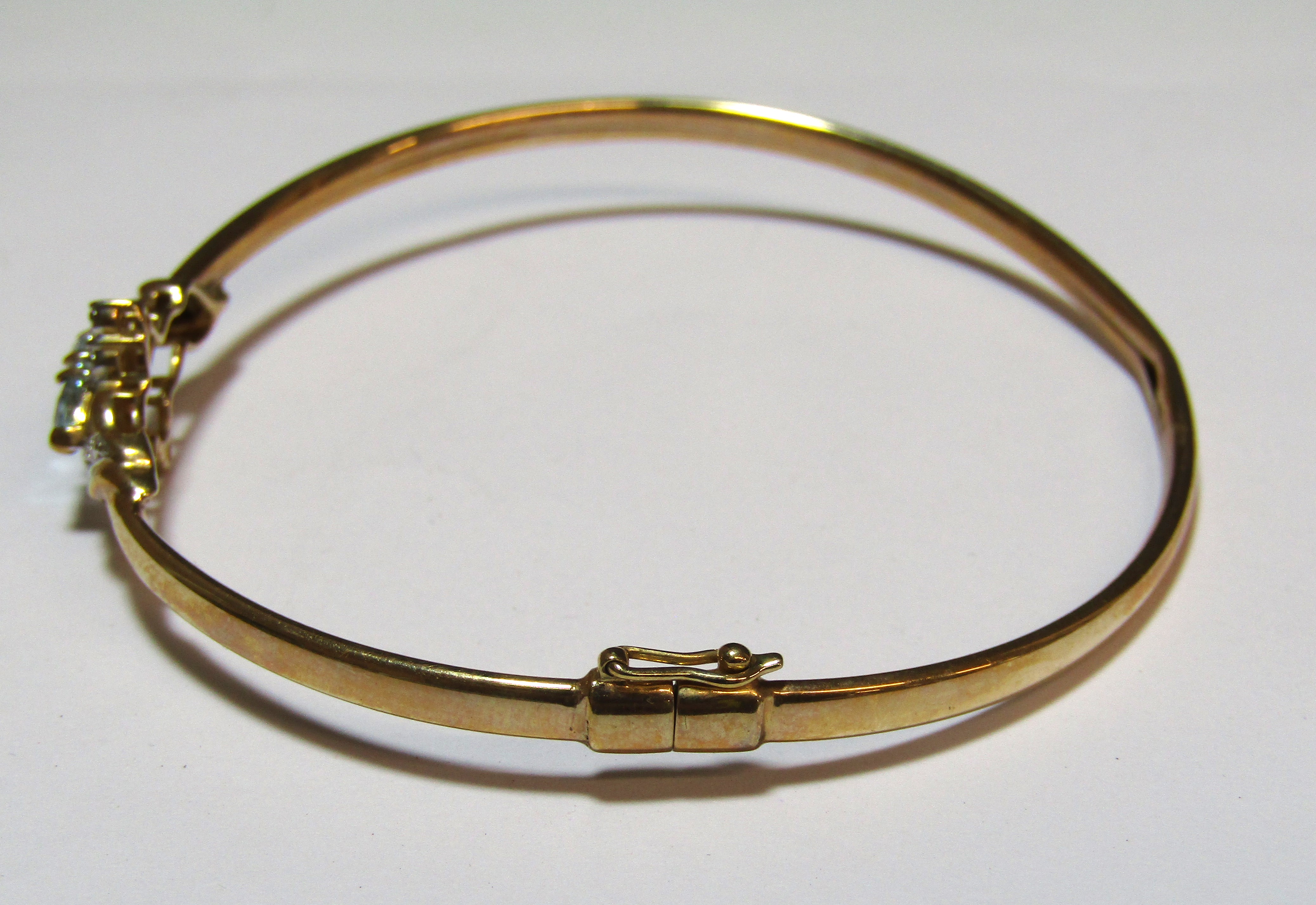 9ct diamond and aquamarine bangle - twist to fit wrist (has caused slight split) - total weight 4. - Image 3 of 8