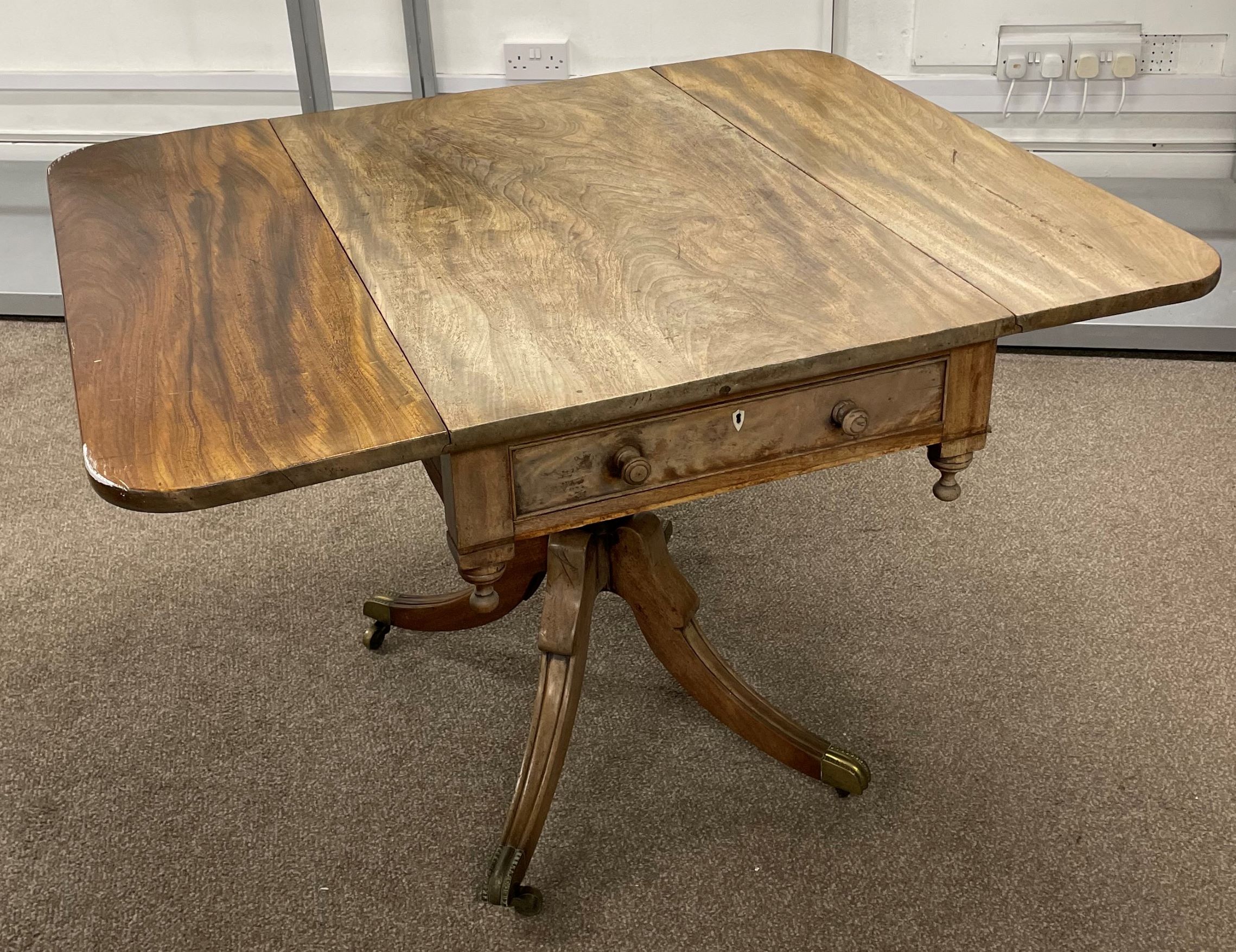 Georgian mahogany sofa table on a pedestal 109cm by 89cm Ht 73cm - Image 3 of 4