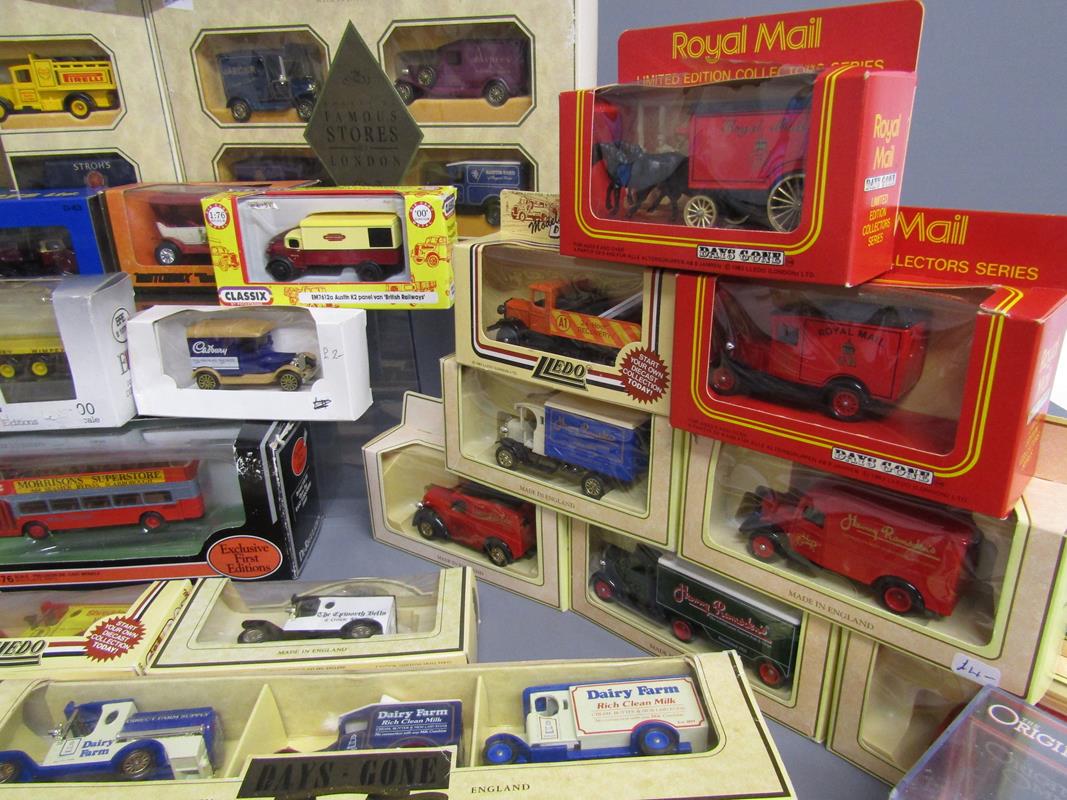 Collection of boxed cars includes Lledo Days Gone, Matchbox models of Yesteryear, Cameo Village - Image 5 of 8