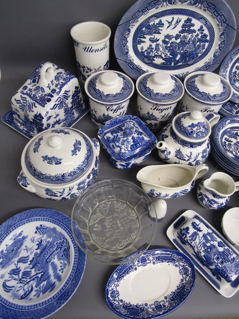 Large collection of Willow pattern dinner and tableware includes cheese plate and cover, tureen, - Image 2 of 7