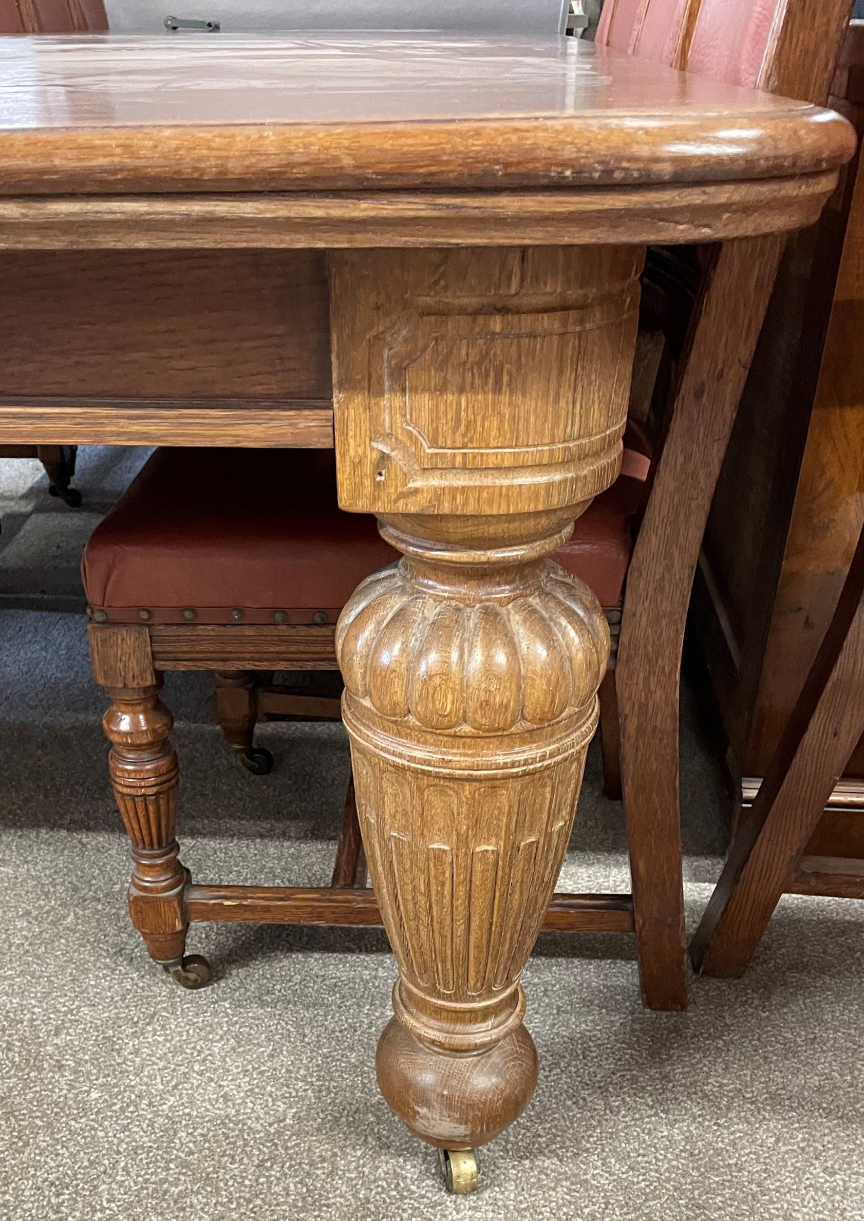 An extremely large late Victorian oak wind out dining table with 5 leaves and cabinet for leaves. - Image 5 of 6